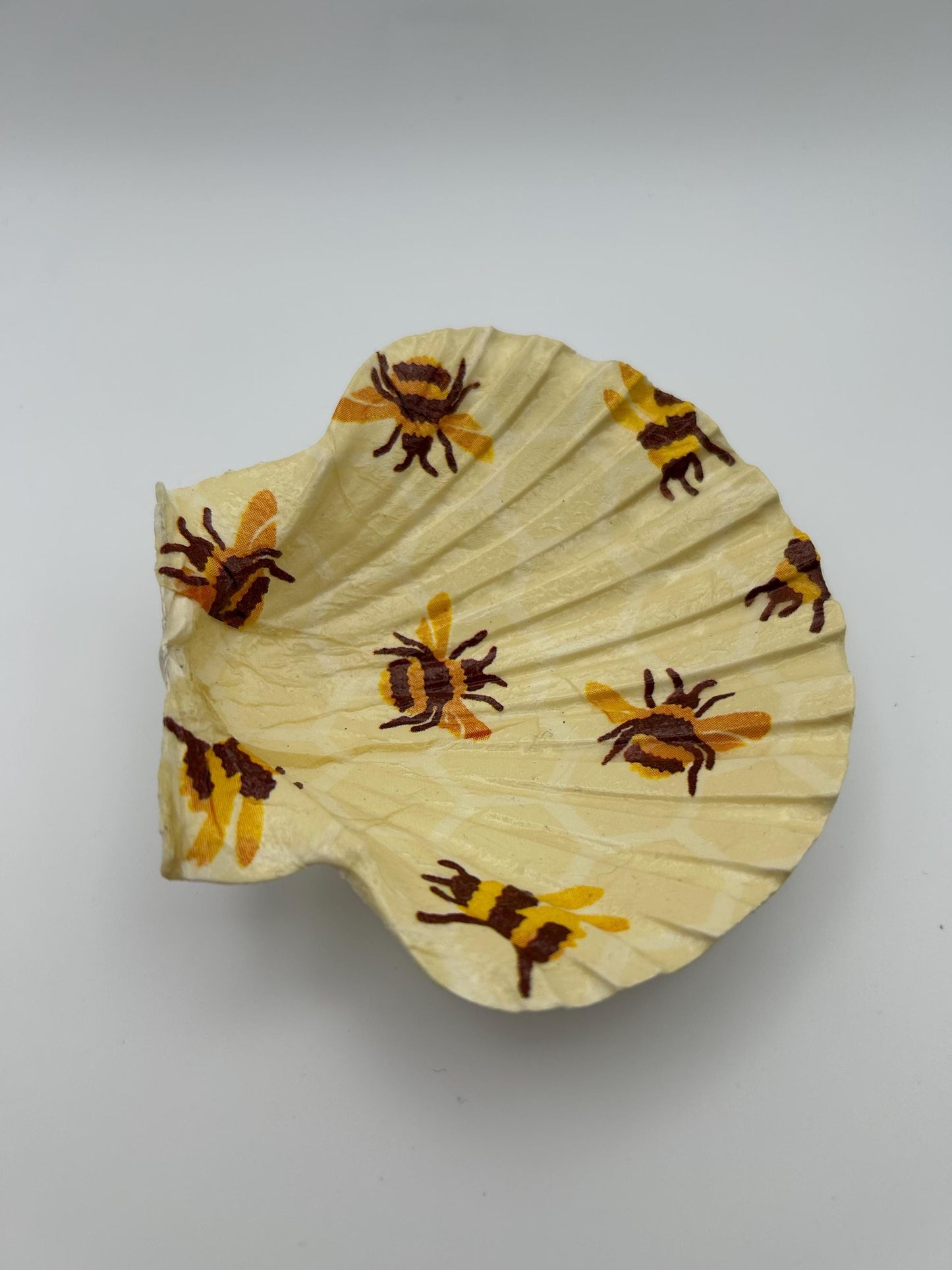 Decoupaged Scallop Shell Ring Dish – Bee Pattern, Pearl Feet Holder - Bee Lover Gift