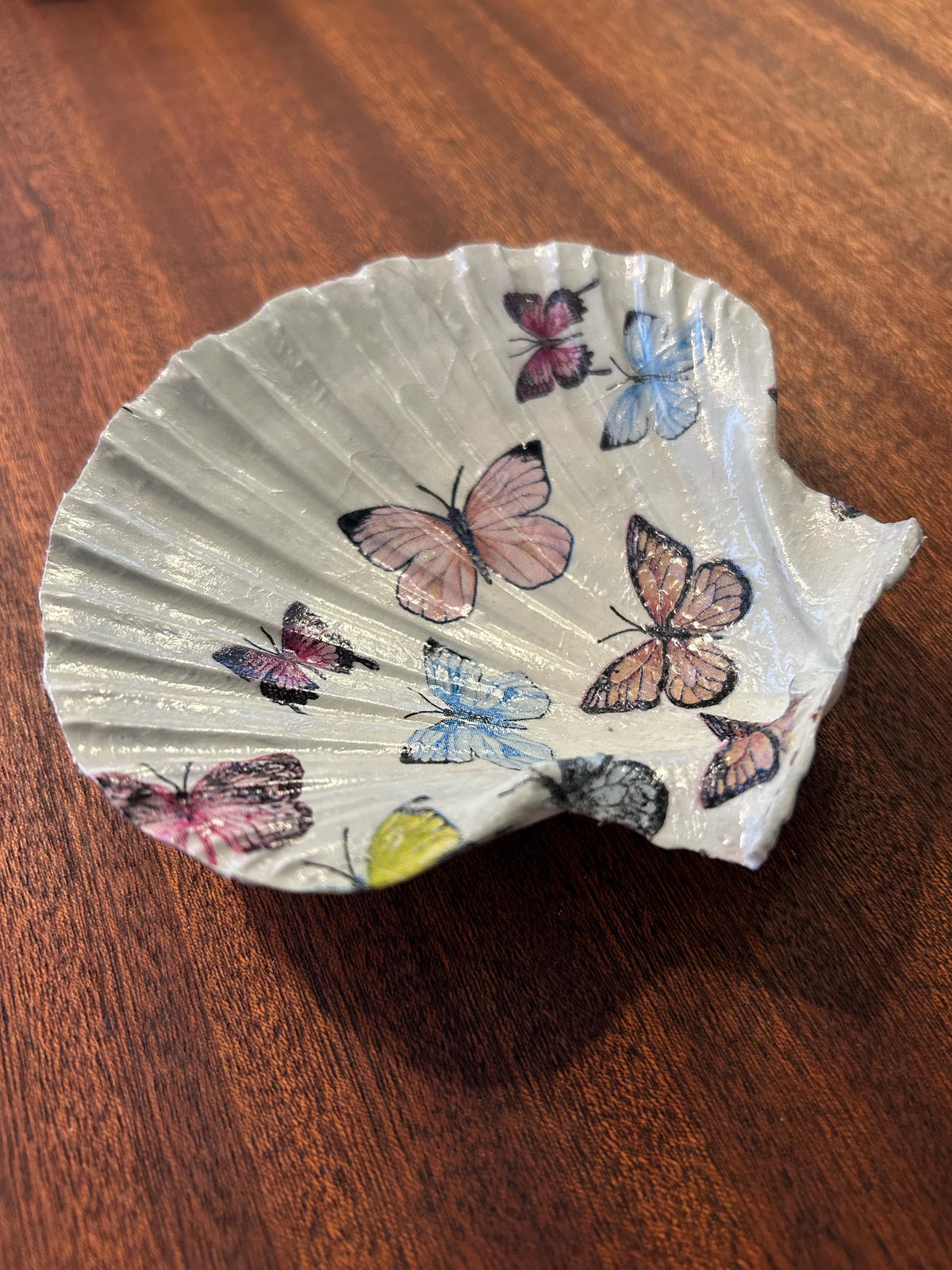 Decoupaged Butterfly Scallop Shell Ring Dish – Pearl Feet Holder