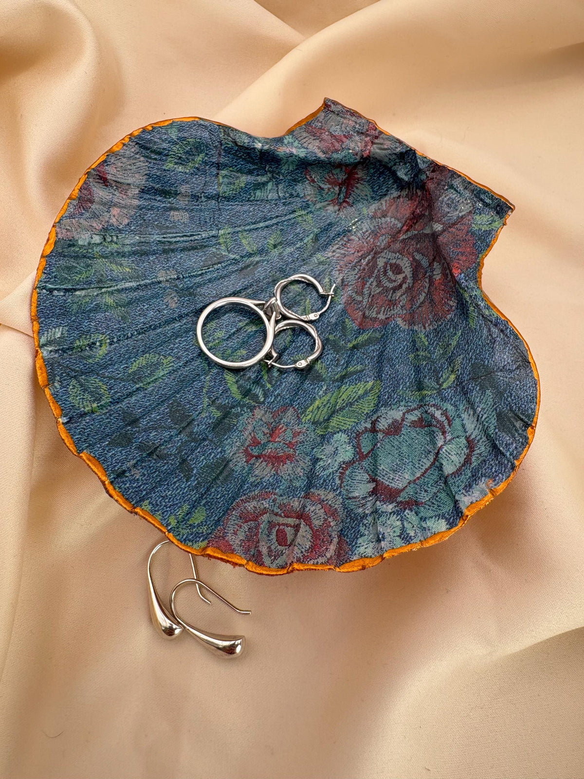 Floral Rose Scallop Trinket Shell - Trinket Dish - Ring Holder