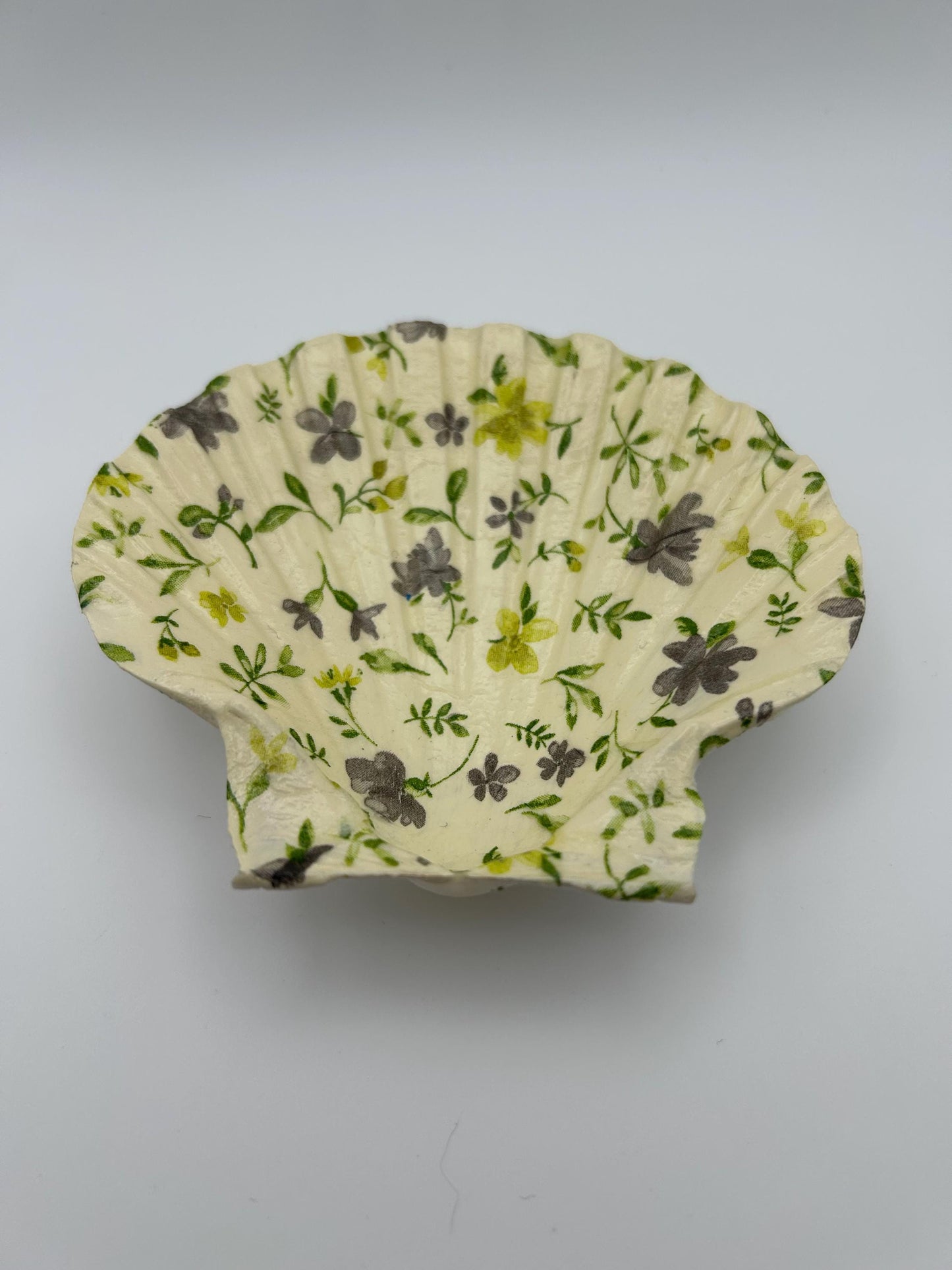 Floral Scallop Trinket Shell Ring Dish - Cream