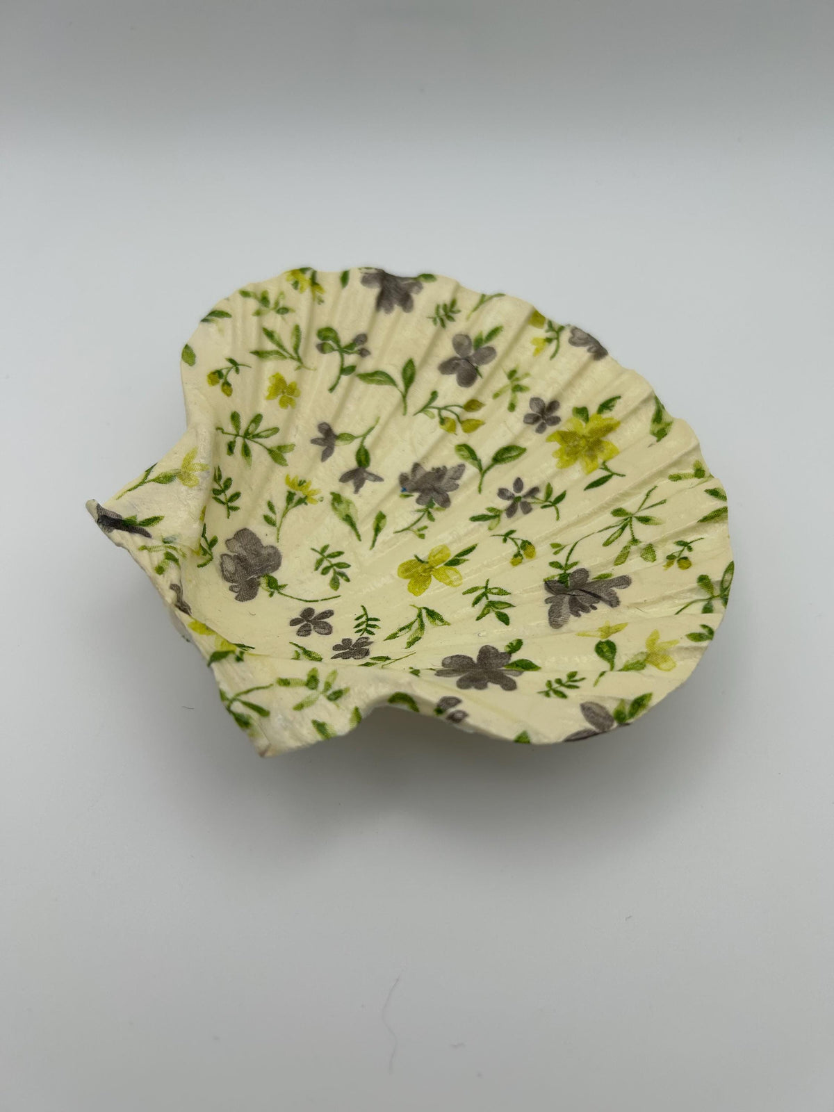 Floral Scallop Trinket Shell Ring Dish - Cream