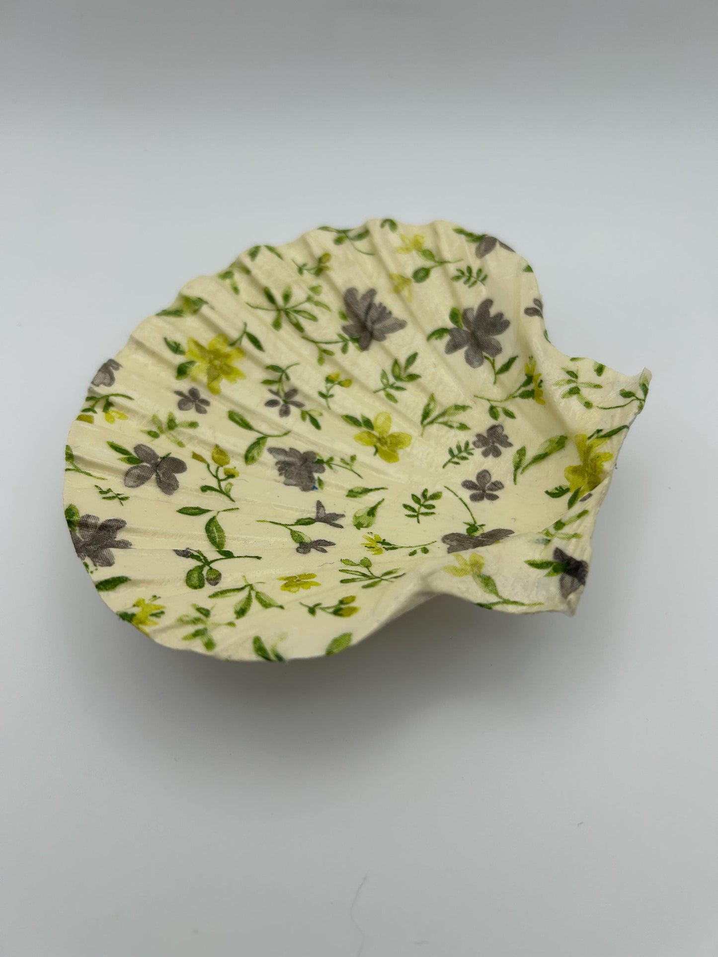 Floral Scallop Trinket Shell Ring Dish - Cream