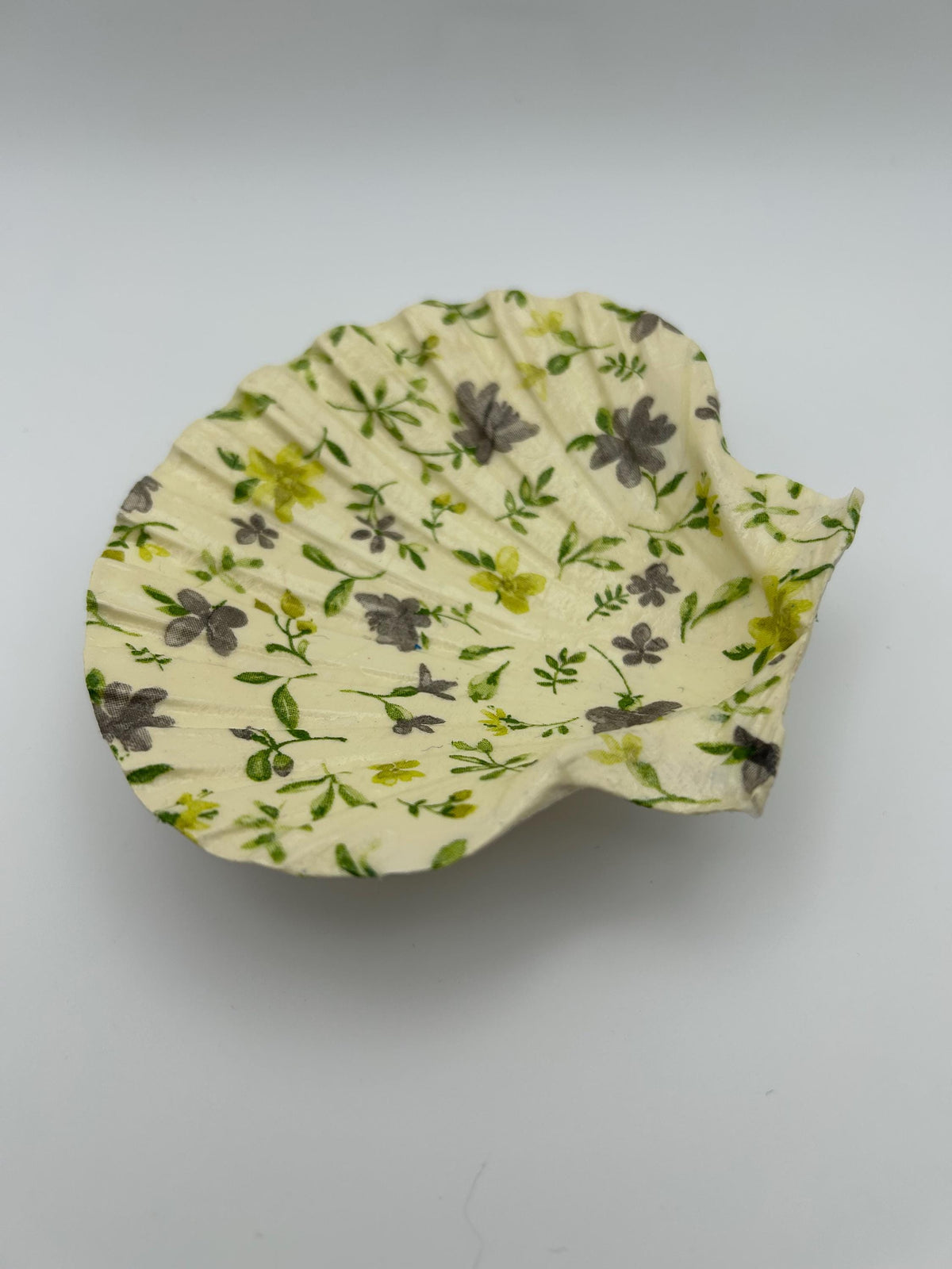 Floral Scallop Trinket Shell Ring Dish - Cream
