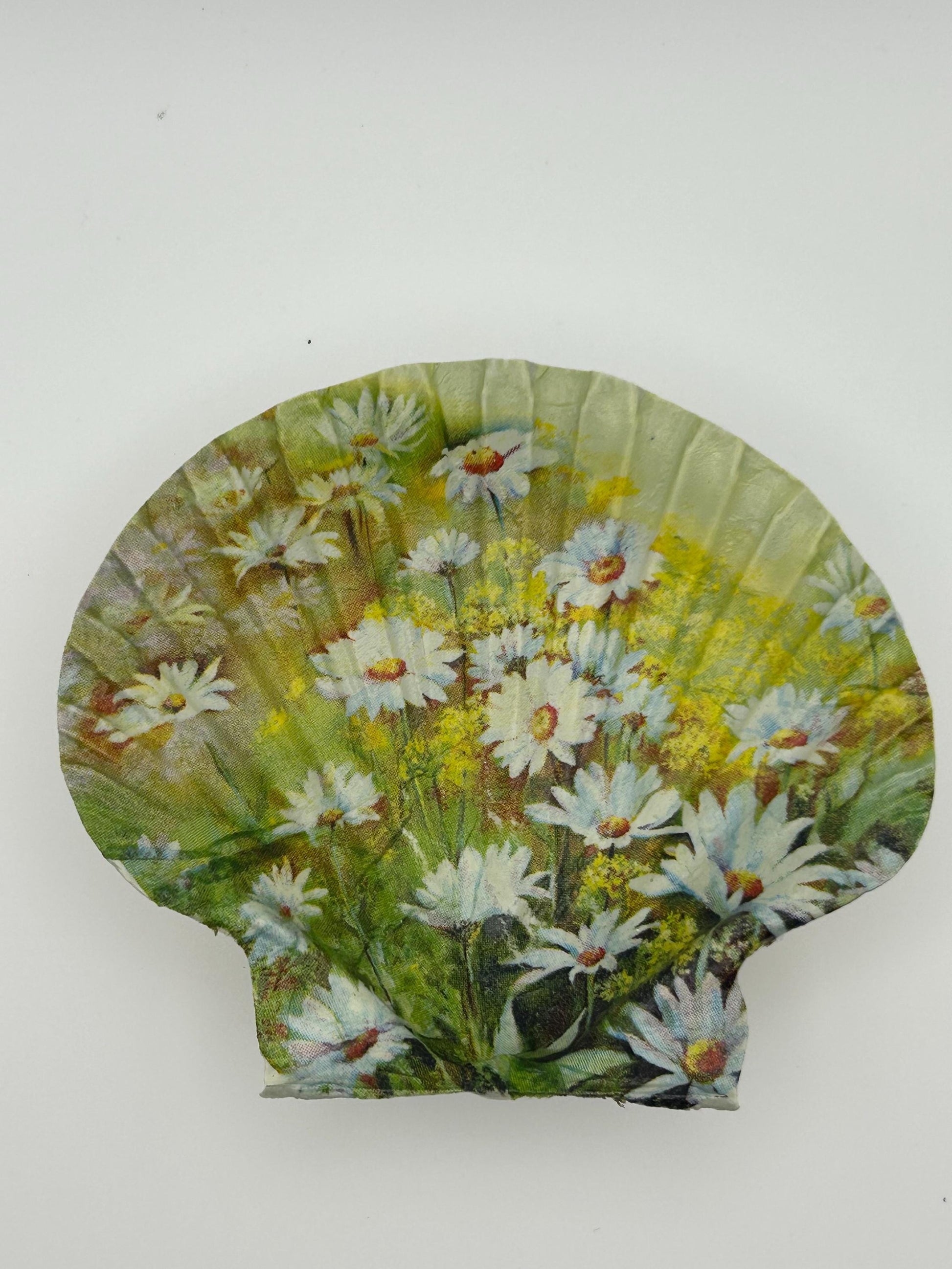 Decoupaged Daisy Scallop Shell Ring Dish – Pearl Feet Trinket Holder