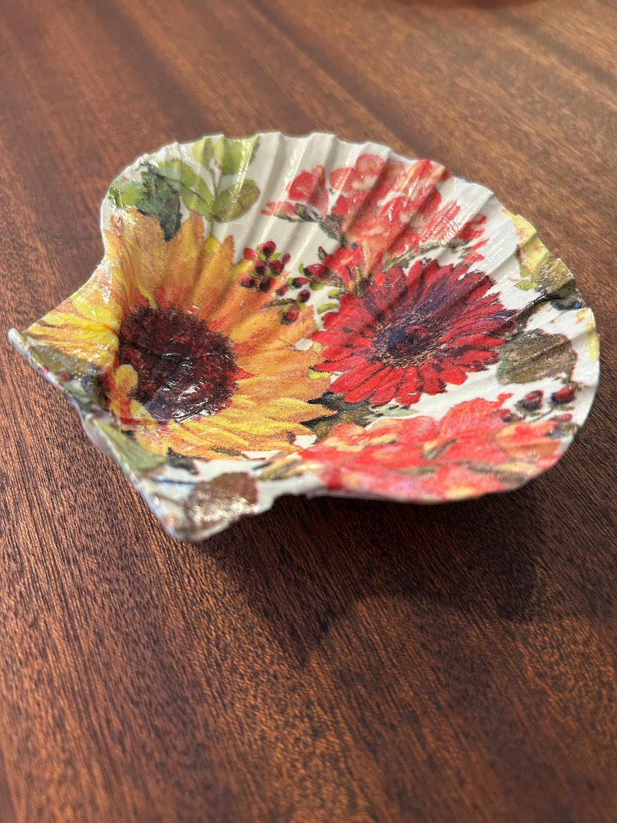 Sunflower Scallop Trinket Shell - Yellow/Red