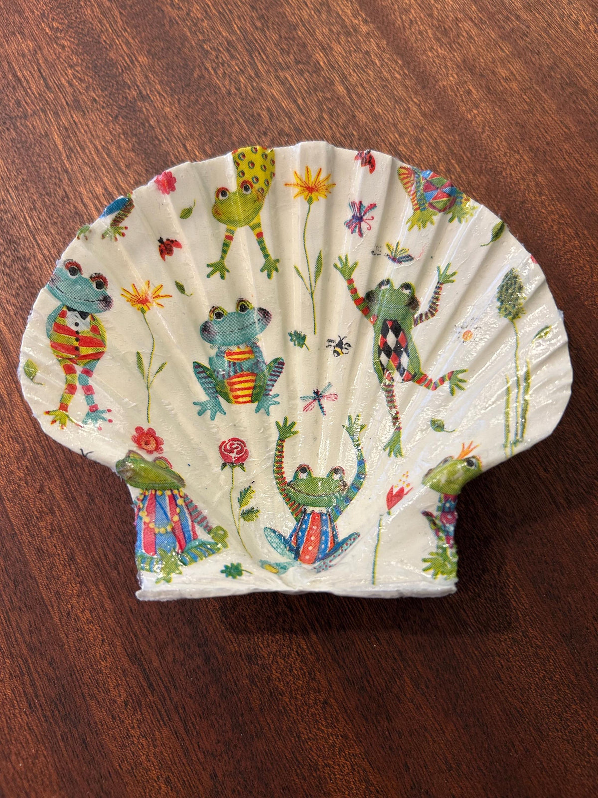 Decoupaged Scallop Shell Trinket Dish with Frogs – Ring Holder