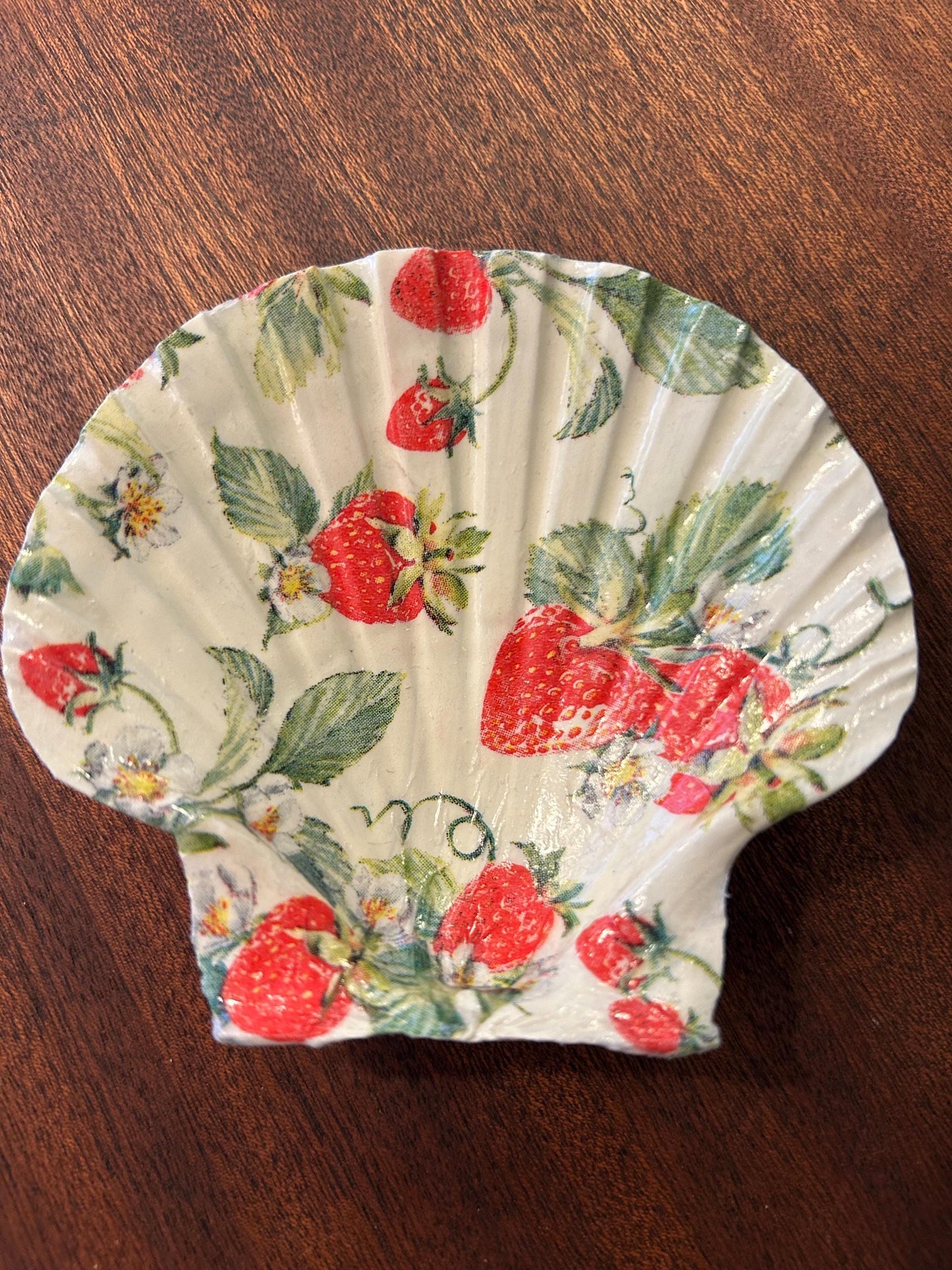 Strawberry Scallop Trinket Shell - Cream