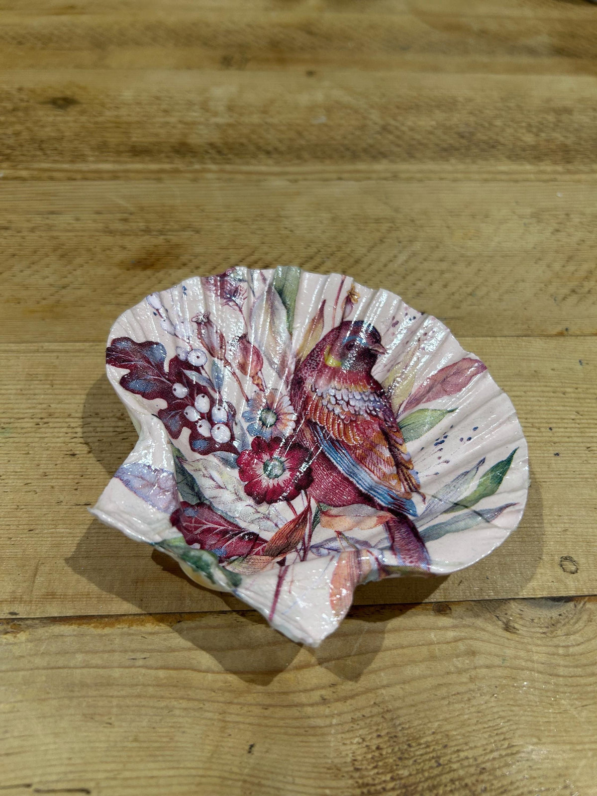 Decoupaged Scallop Shell Ring Dish – Bird Floral Design, Pearl Feet - Bird Lover Gift