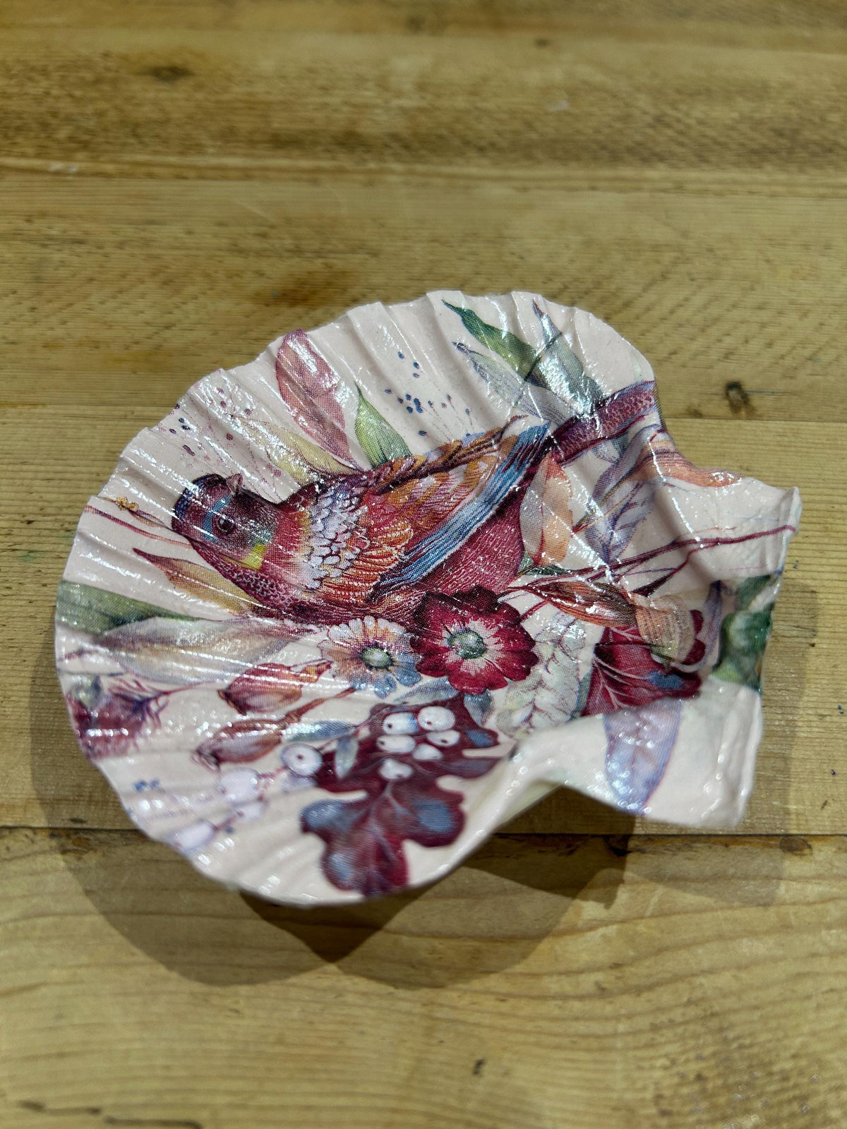 Decoupaged Scallop Shell Ring Dish – Bird Floral Design, Pearl Feet - Bird Lover Gift