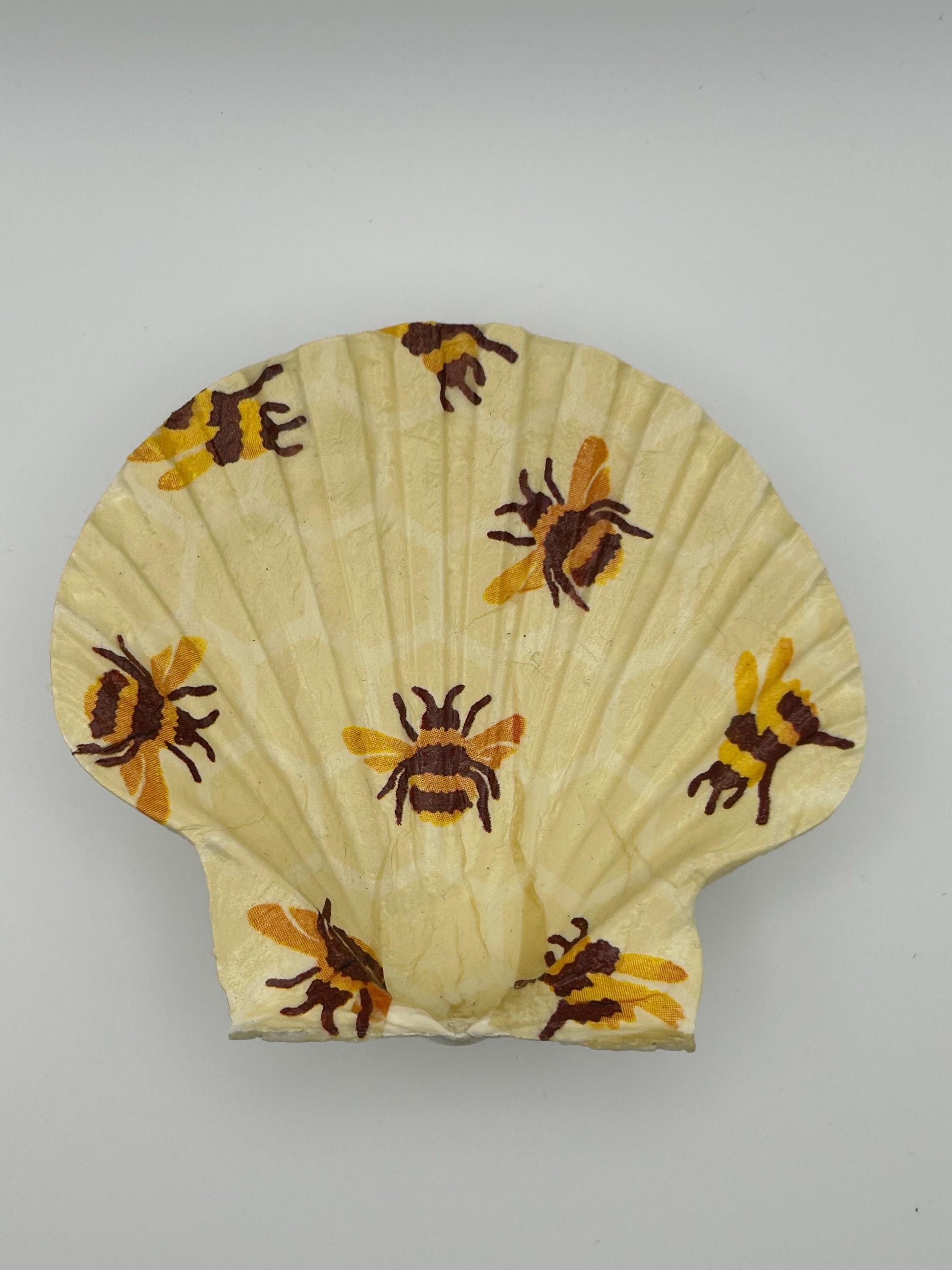 Decoupaged Scallop Shell Ring Dish – Bee Pattern, Pearl Feet Holder - Bee Lover Gift
