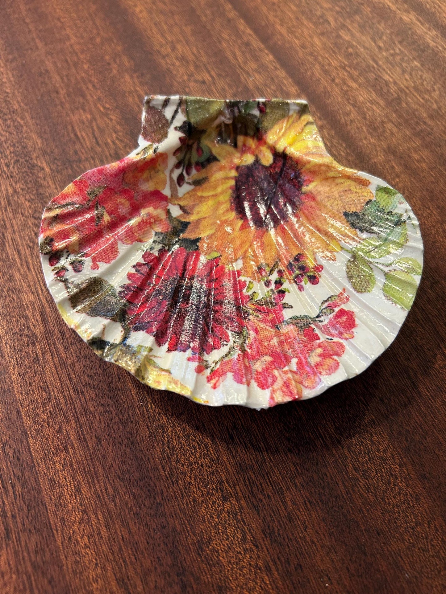 Sunflower Scallop Trinket Shell - Yellow/Red