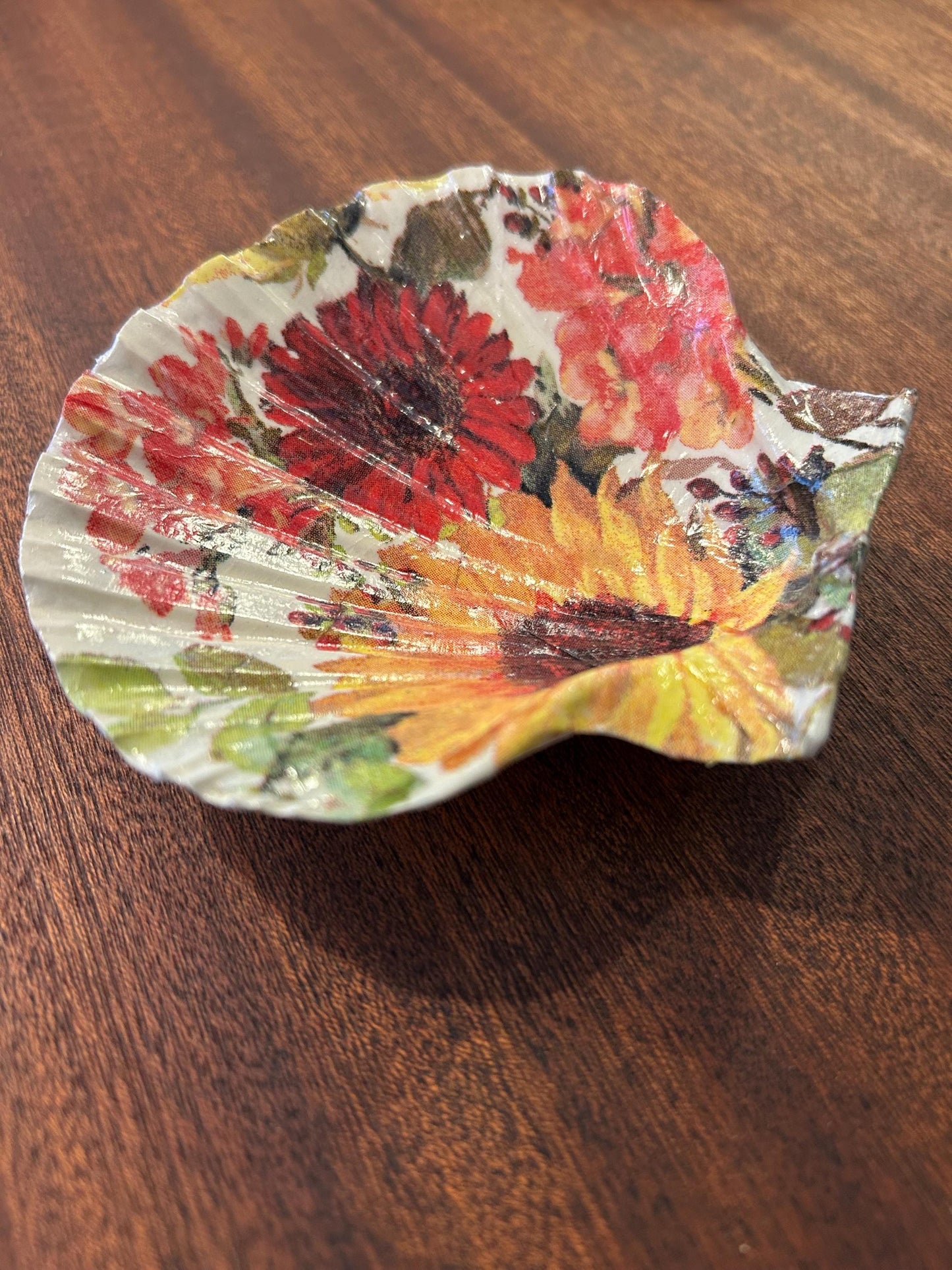 Sunflower Scallop Trinket Shell - Yellow/Red