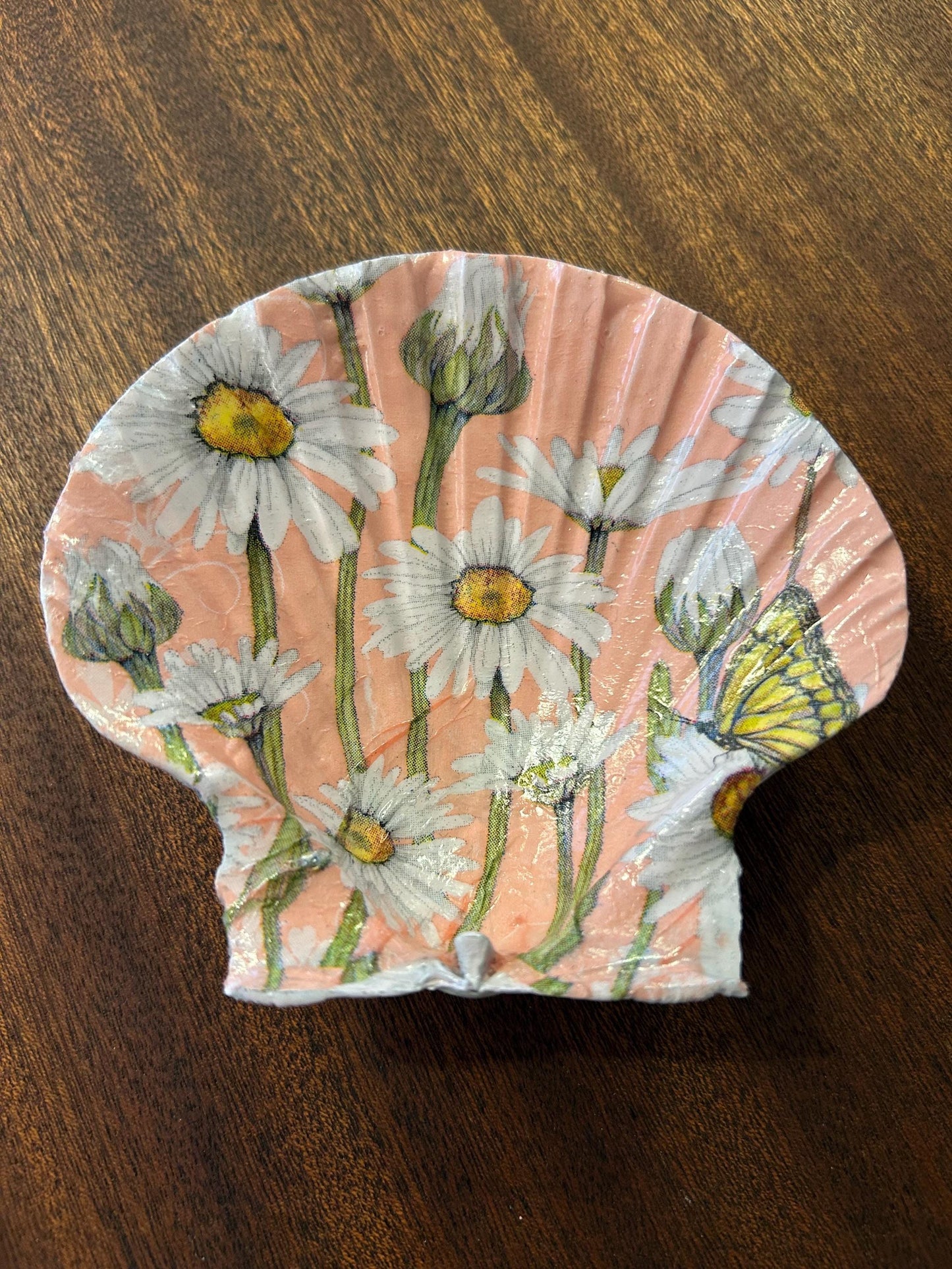 Decoupaged Scallop Shell Ring Dish – Daisy Butterfly Design, Peach Color
