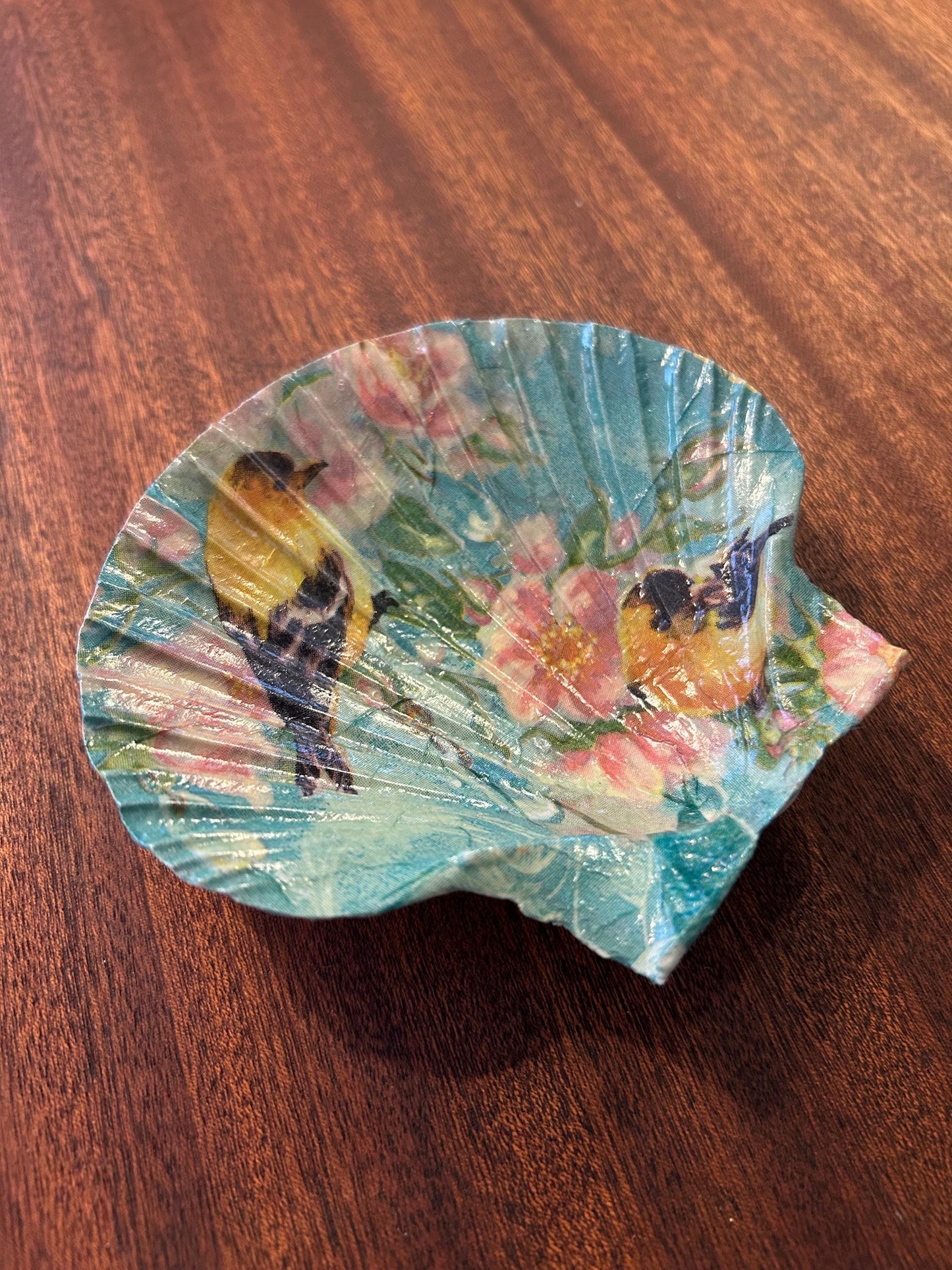 Decoupaged Scallop Shell Ring Dish – Bird Floral Design, Pearl Feet - Bird Lover Gift