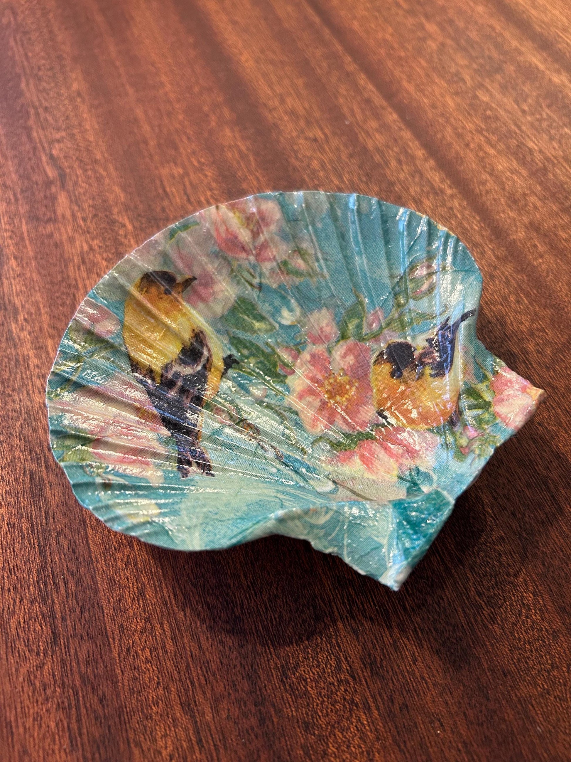 Decoupaged Scallop Shell Ring Dish – Bird Floral Design, Pearl Feet - Bird Lover Gift