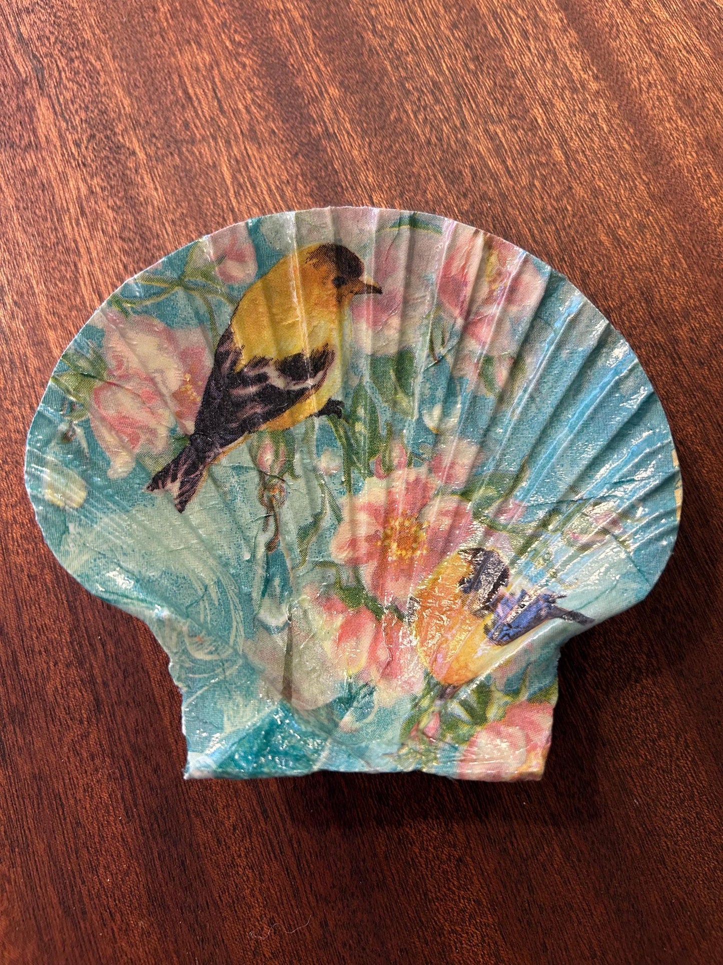 Decoupaged Scallop Shell Ring Dish – Bird Floral Design, Pearl Feet - Bird Lover Gift