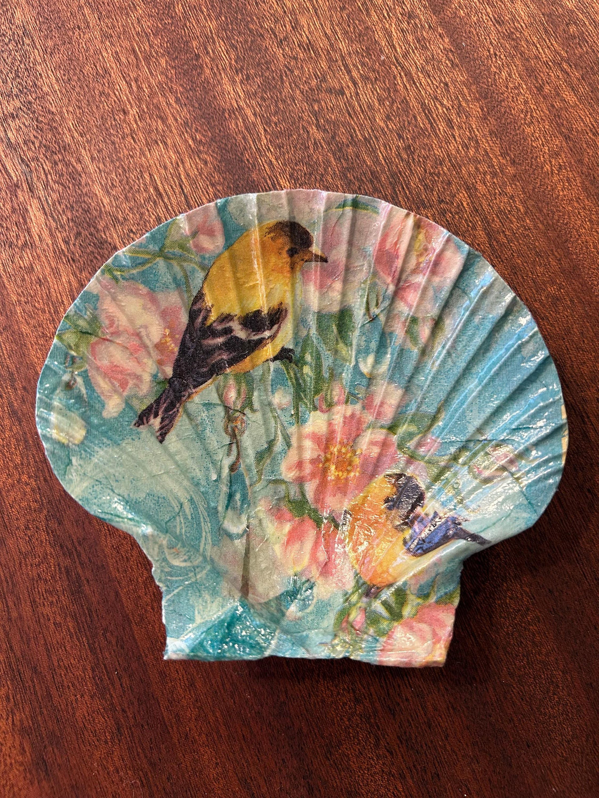Decoupaged Scallop Shell Ring Dish – Bird Floral Design, Pearl Feet - Bird Lover Gift