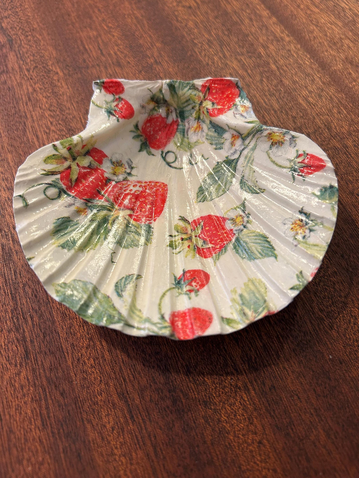 Strawberry Scallop Trinket Shell - Cream