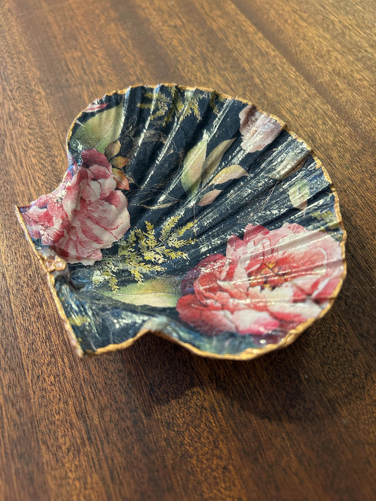 Floral Scallop Trinket Shell Ring Dish - Black/Pink