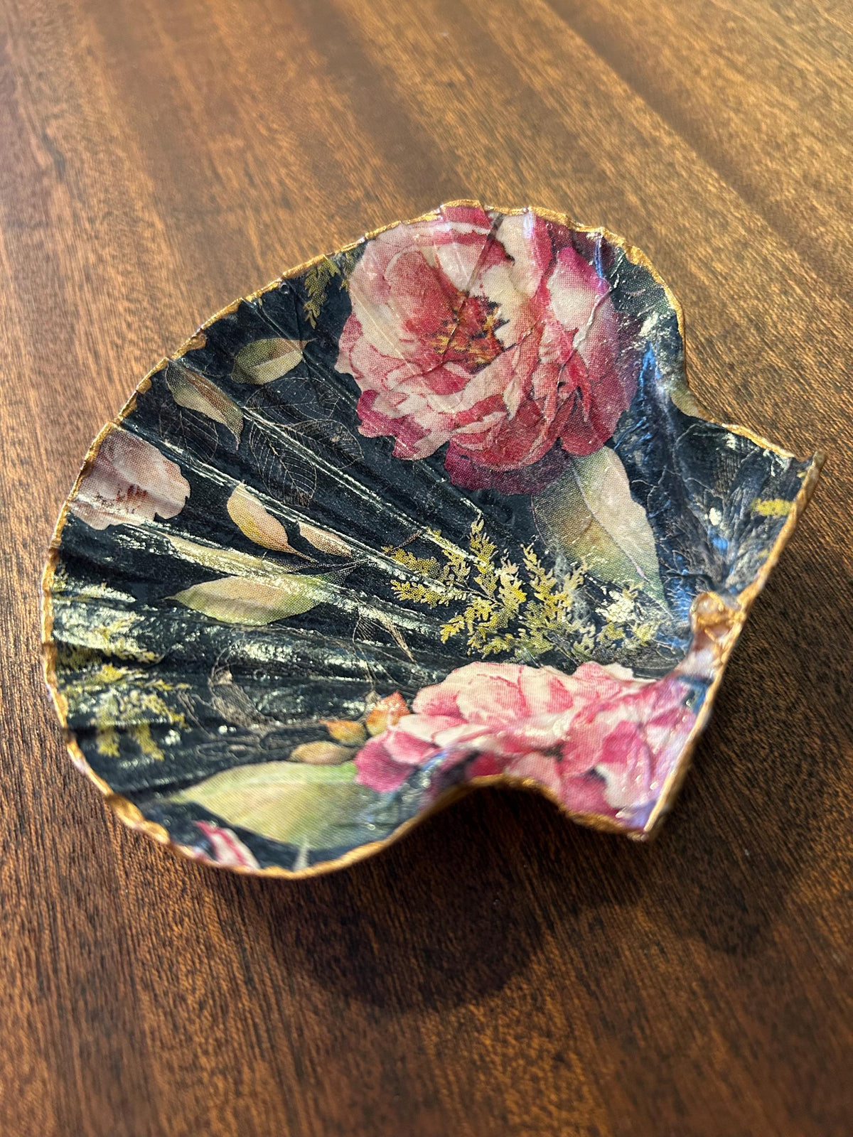 Floral Scallop Trinket Shell Ring Dish - Black/Pink
