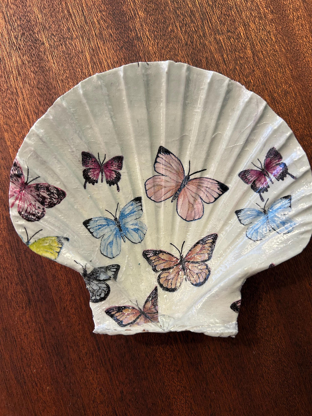 Decoupaged Butterfly Scallop Shell Ring Dish – Pearl Feet Holder