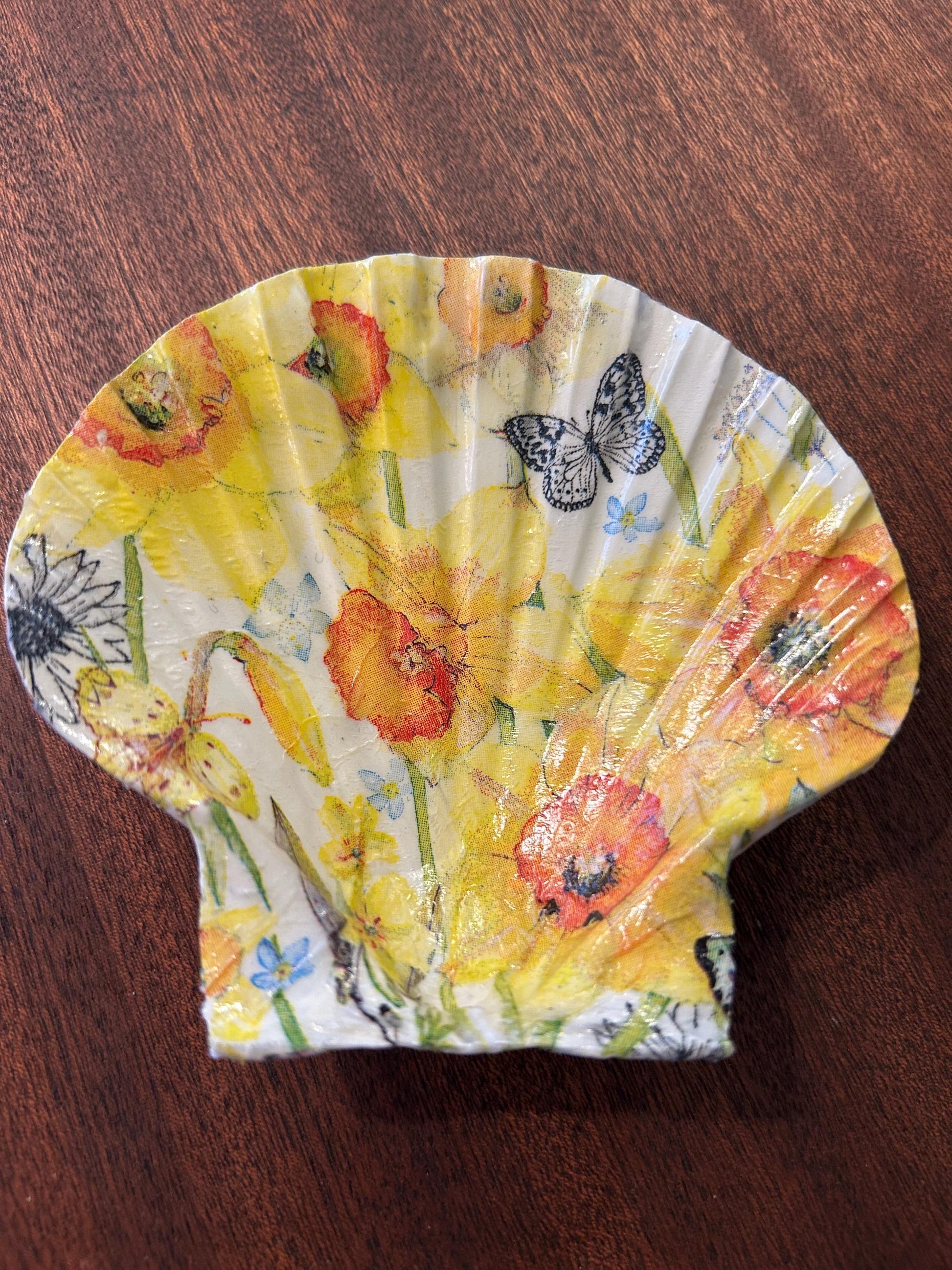 Decoupaged Scallop Shell Ring Dish – Yellow Floral Butterfly Design – 9-10cm