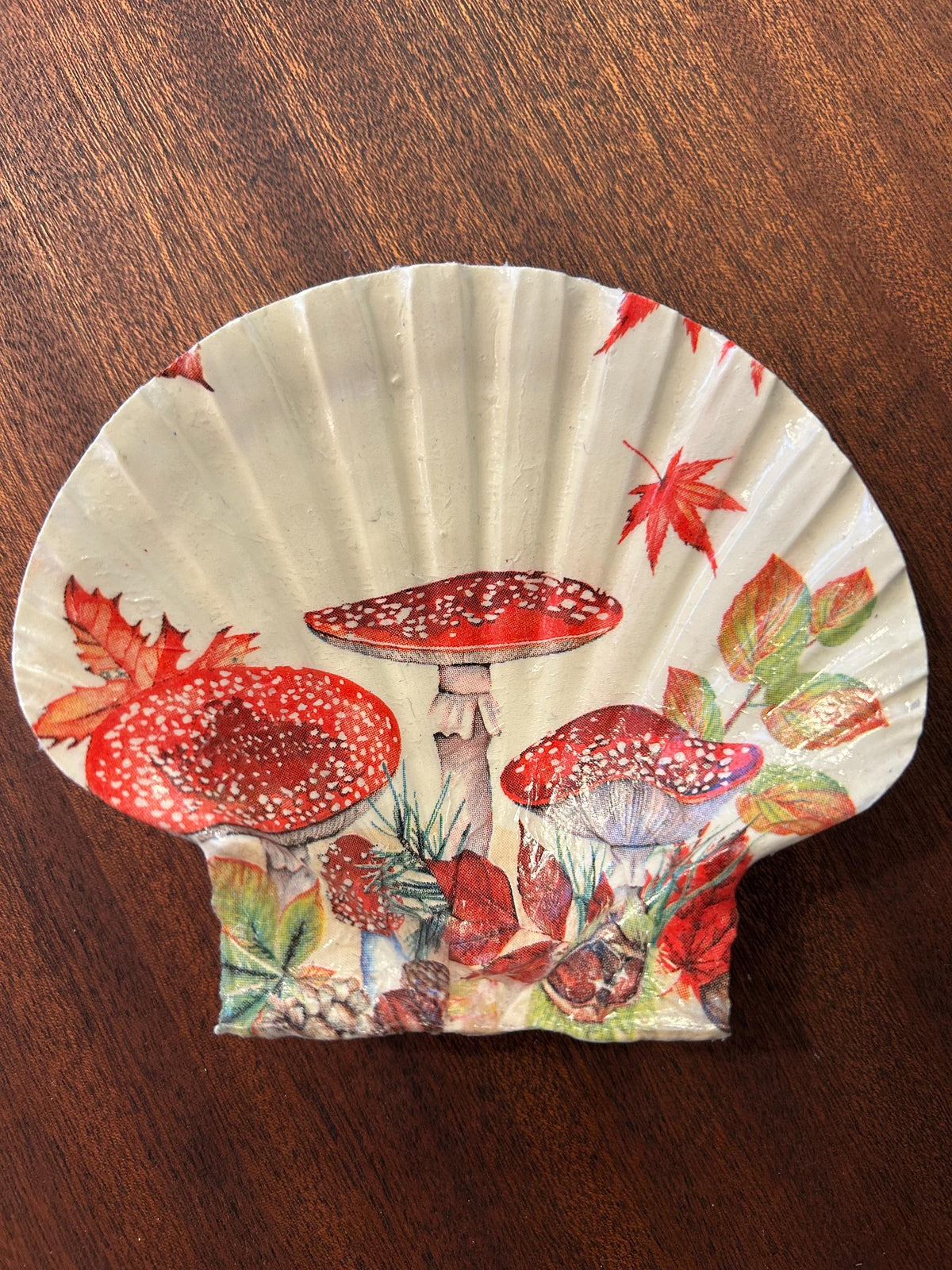 Toadstool Scallop Trinket Shell Ring Dish - Cream