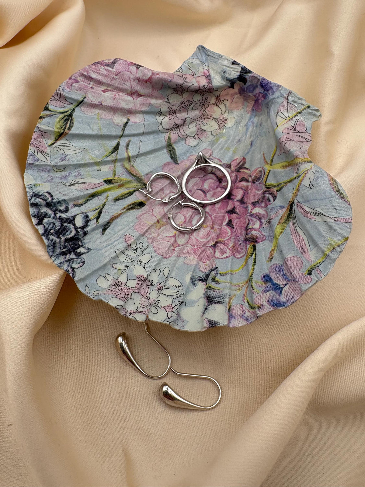 Floral Scallop Trinket Shell Ring Dish - Blue and Pink