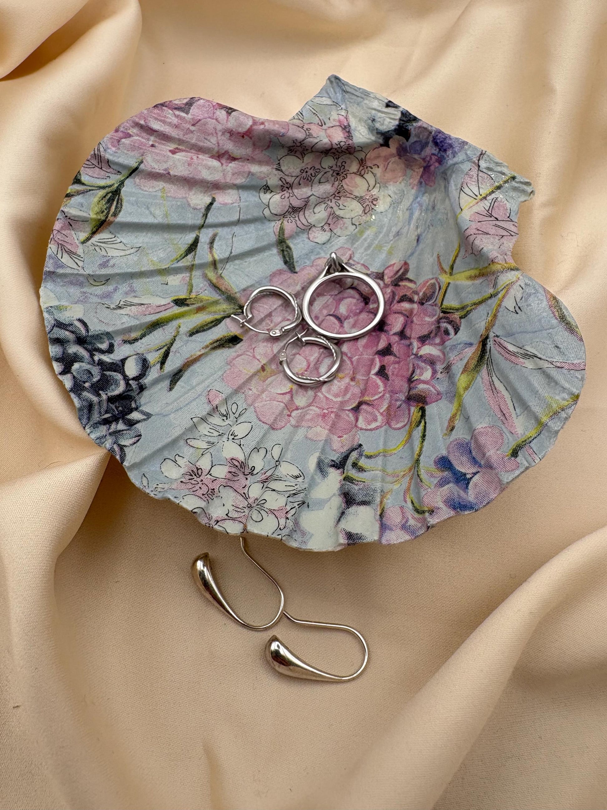 Floral Scallop Trinket Shell Ring Dish - Blue and Pink