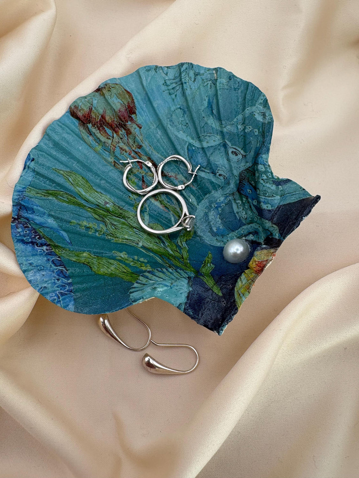 Decoupaged Scallop Shell Ring Dish – Octopus Ocean Blue Trinket Holder
