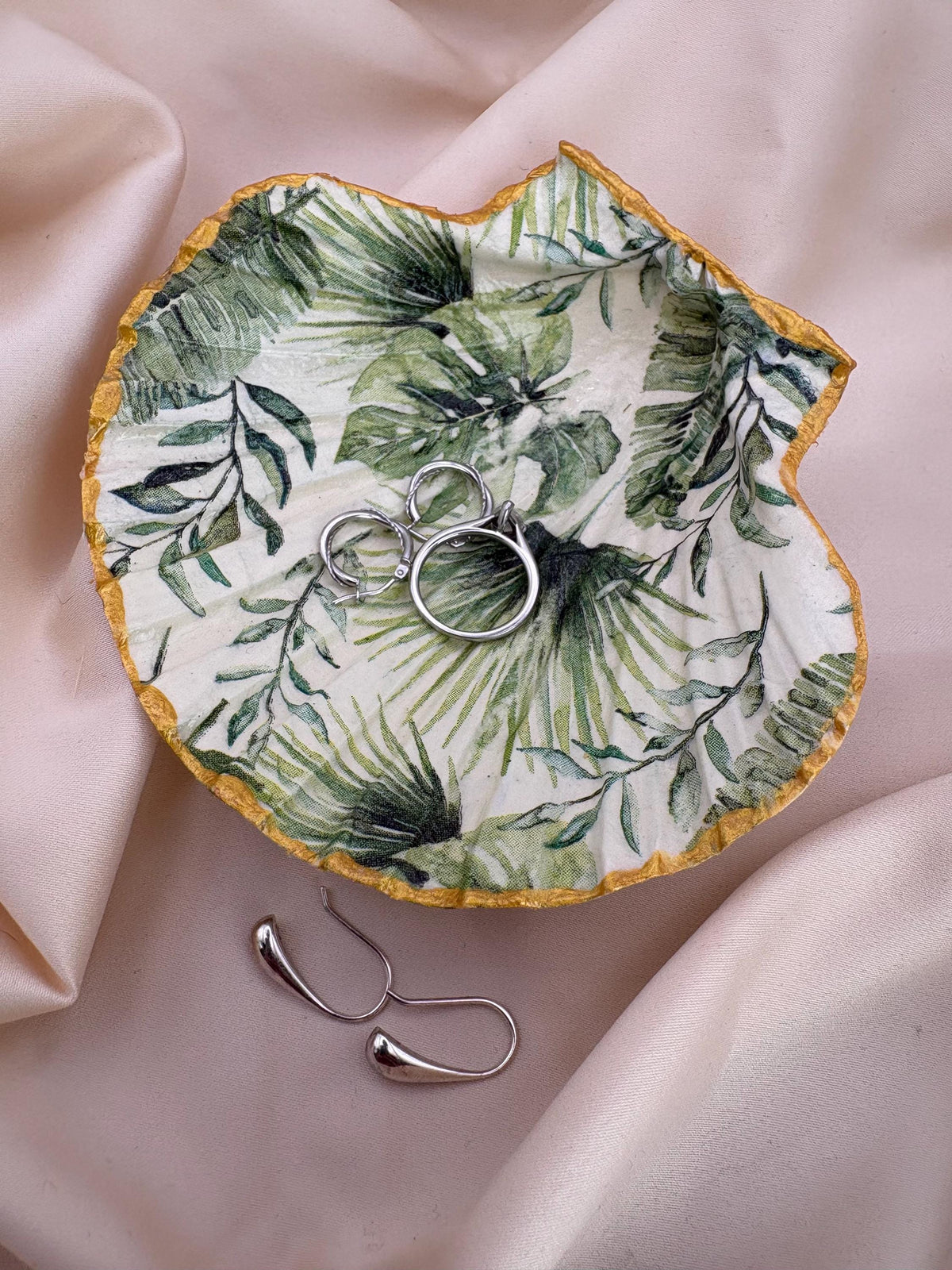 Leaf Scallop Trinket Shell Ring Dish - Green and Cream