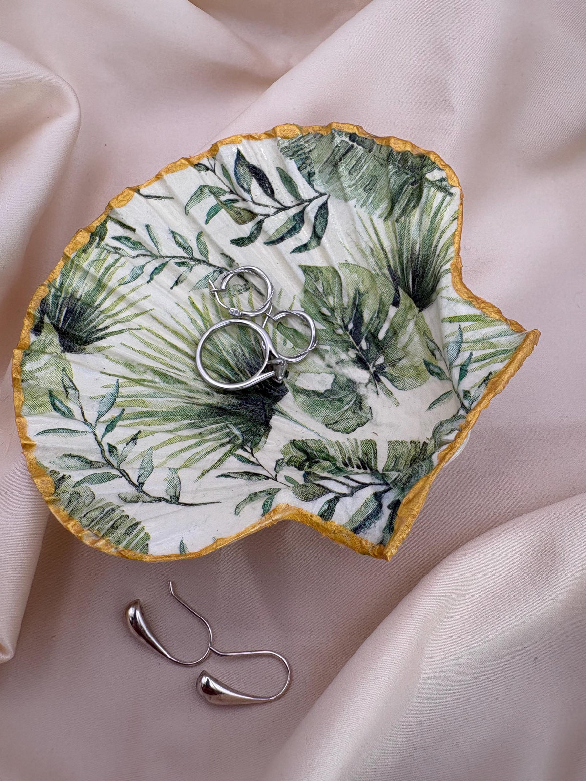 Leaf Scallop Trinket Shell Ring Dish - Green and Cream