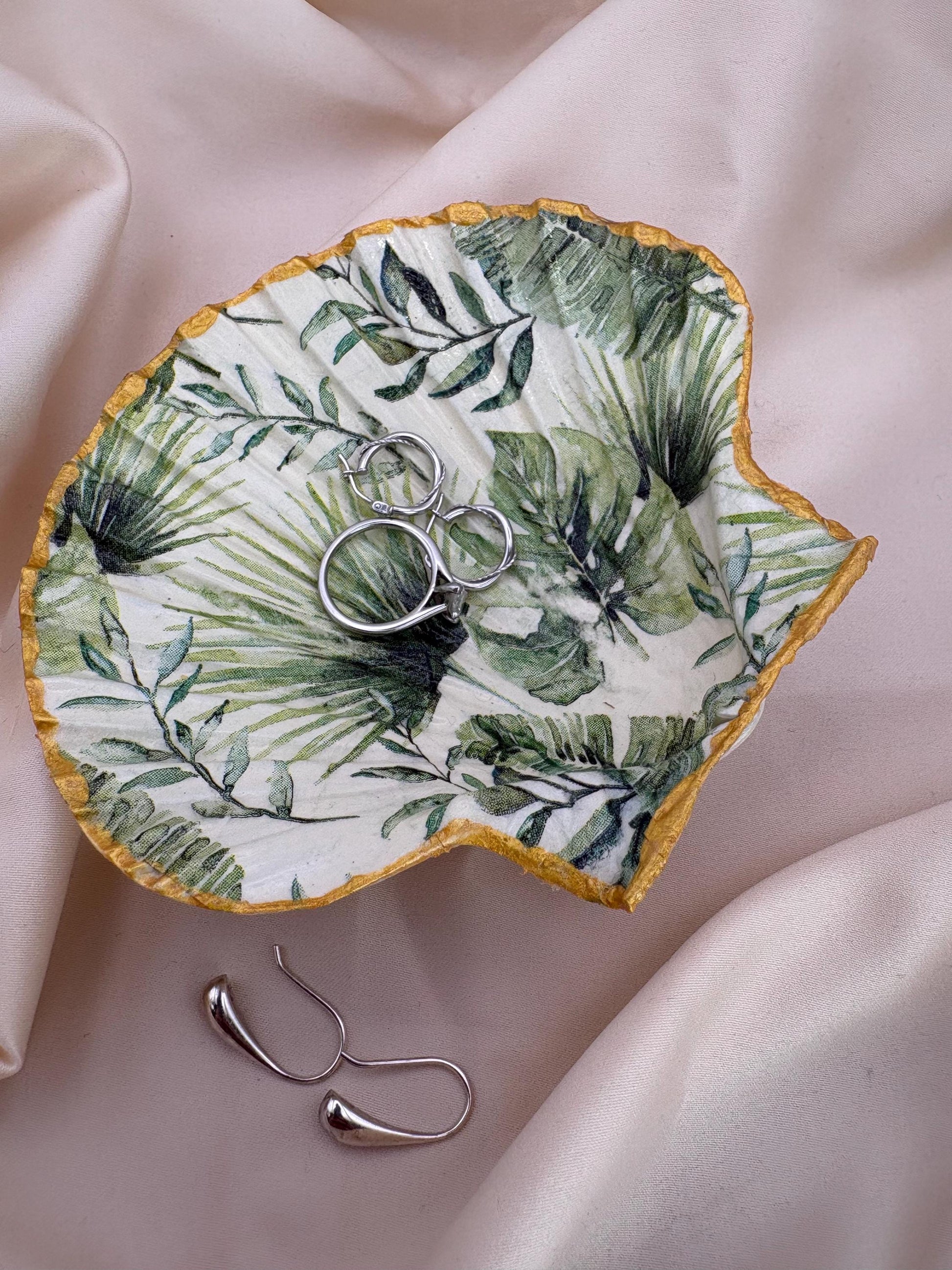 Leaf Scallop Trinket Shell Ring Dish - Green and Cream