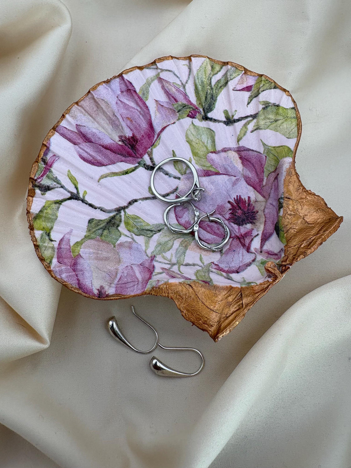 Floral Scallop Trinket Shell Ring Dish - Pink and Gold