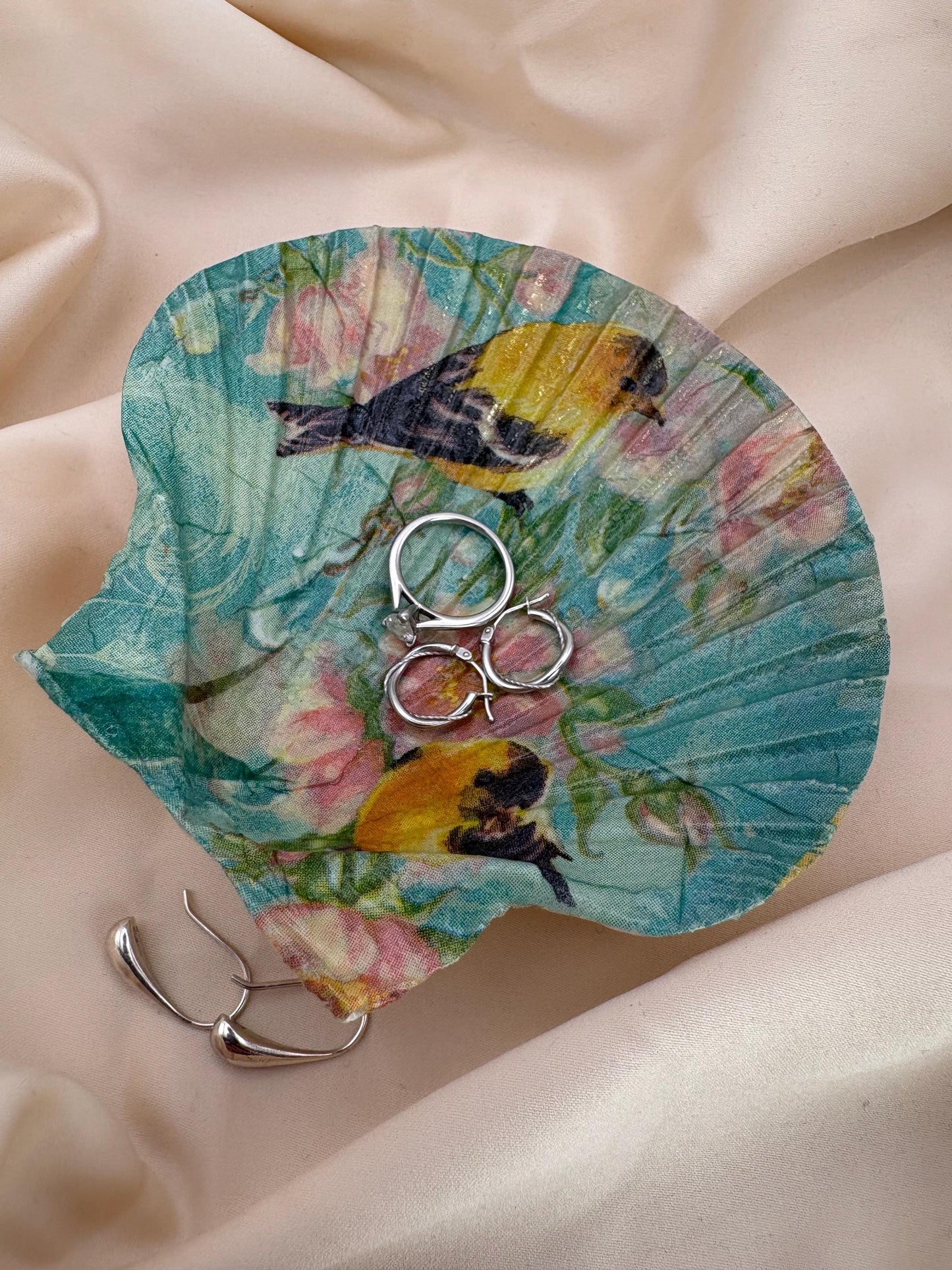 Decoupaged Scallop Shell Ring Dish – Bird Floral Design, Pearl Feet - Bird Lover Gift