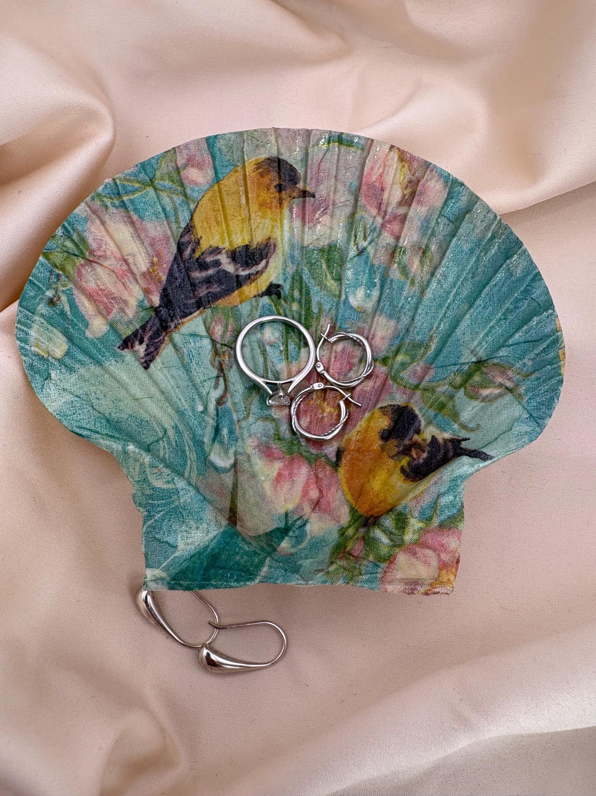 Decoupaged Scallop Shell Ring Dish – Bird Floral Design, Pearl Feet - Bird Lover Gift
