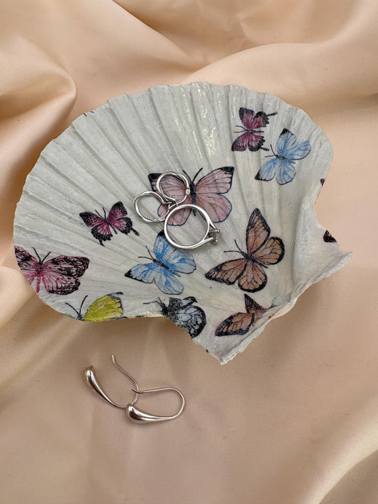 Decoupaged Butterfly Scallop Shell Ring Dish – Pearl Feet Holder