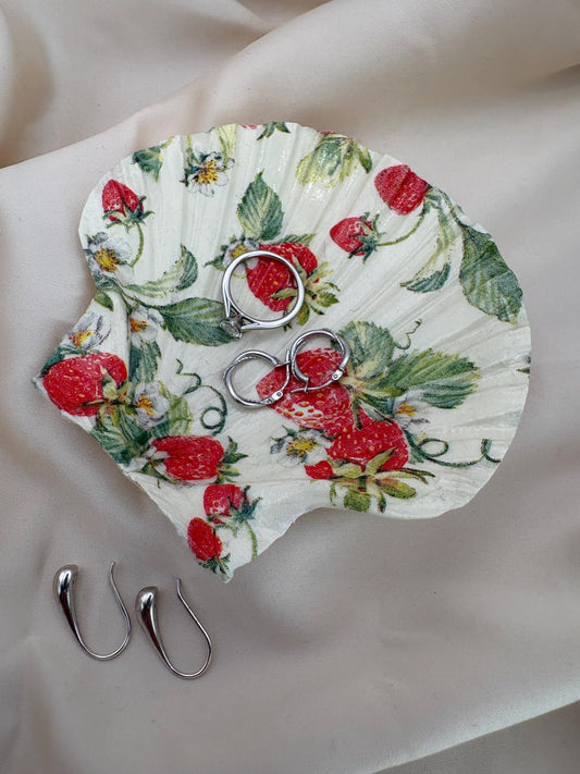 Strawberry Scallop Trinket Shell - Cream