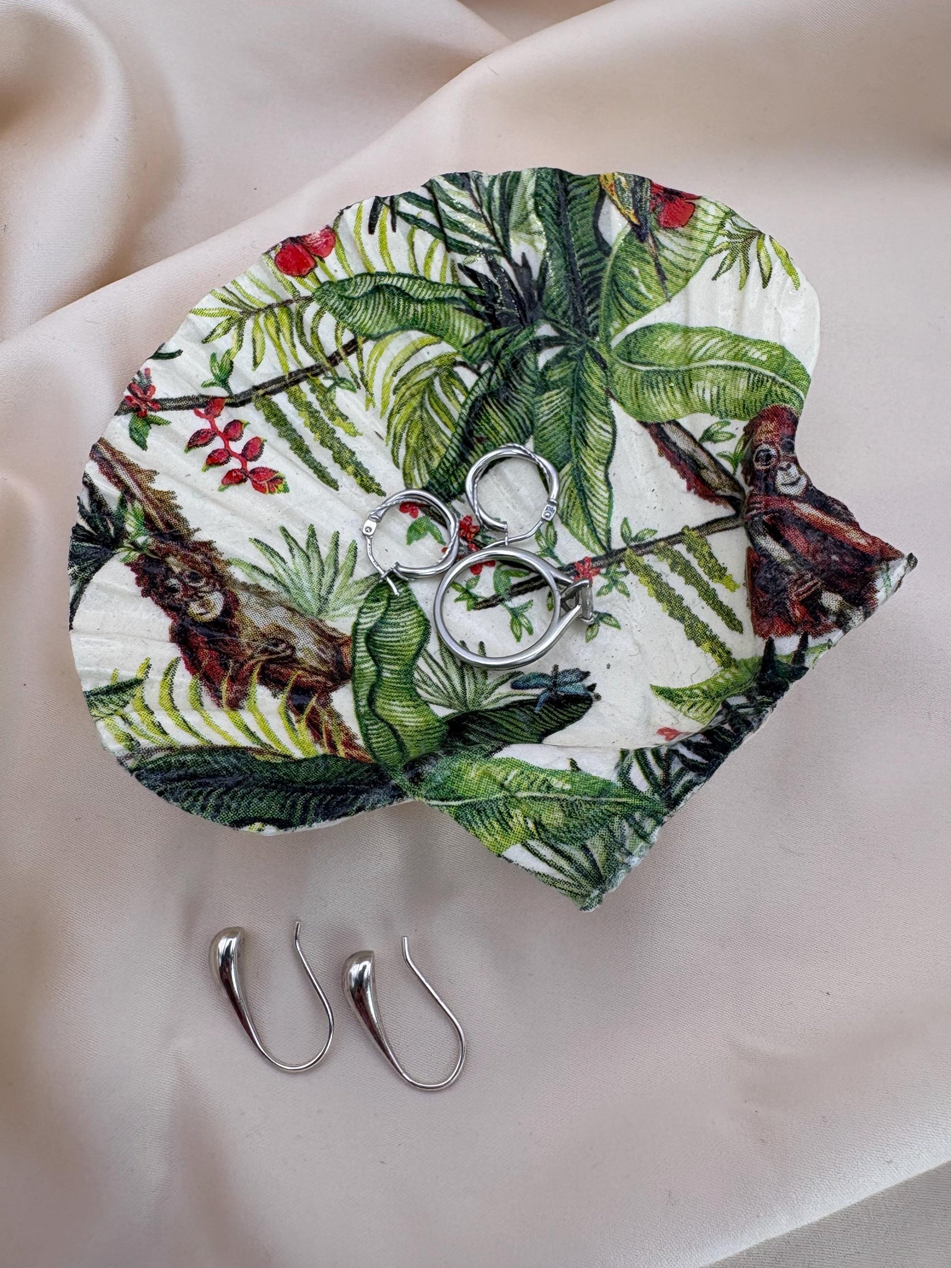 Decoupage Scallop Shell Trinket Dish – Jungle, Orang-Utan, Ring Holder