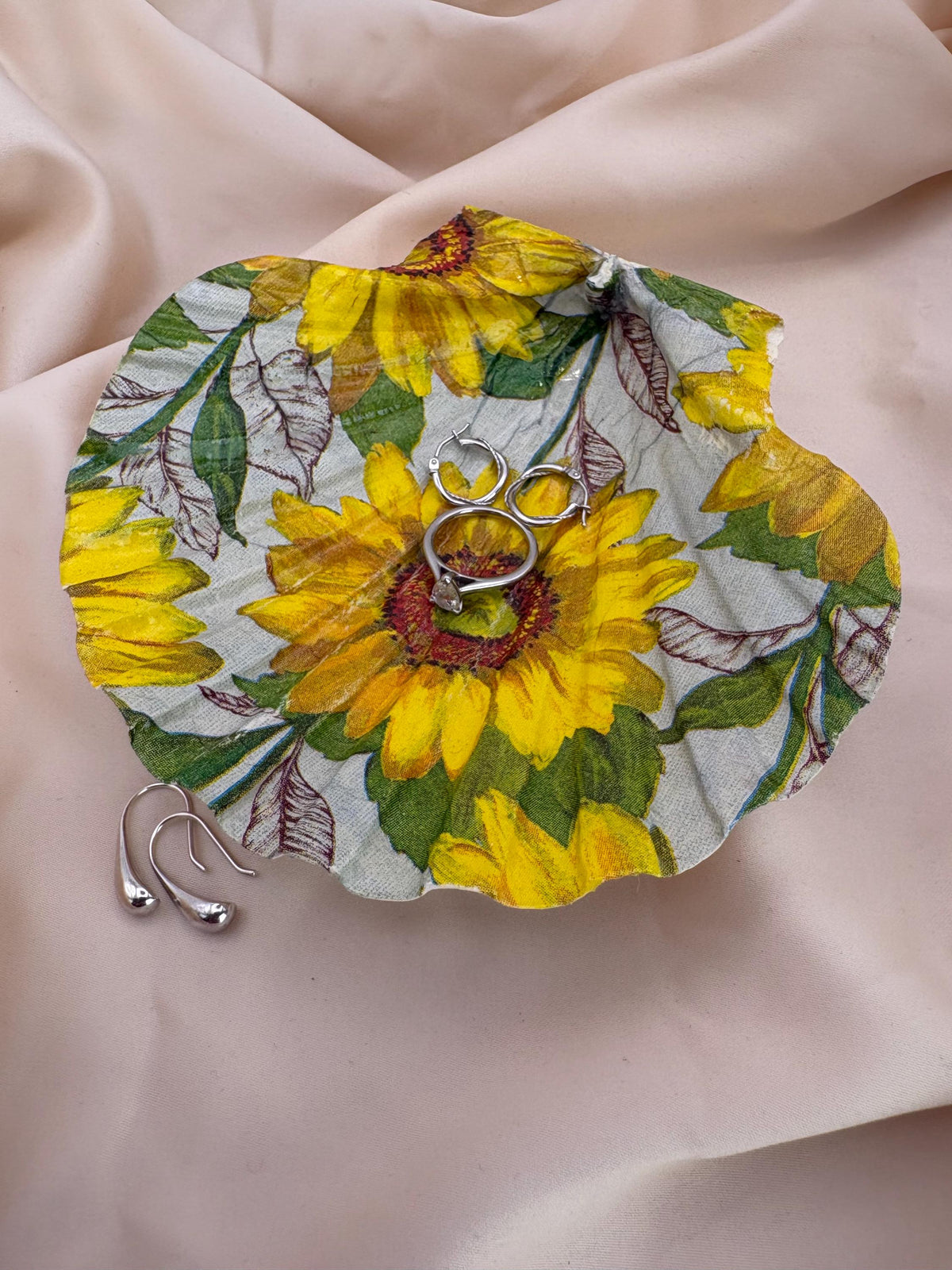 Sunflower Scallop Trinket Shell - Yellow