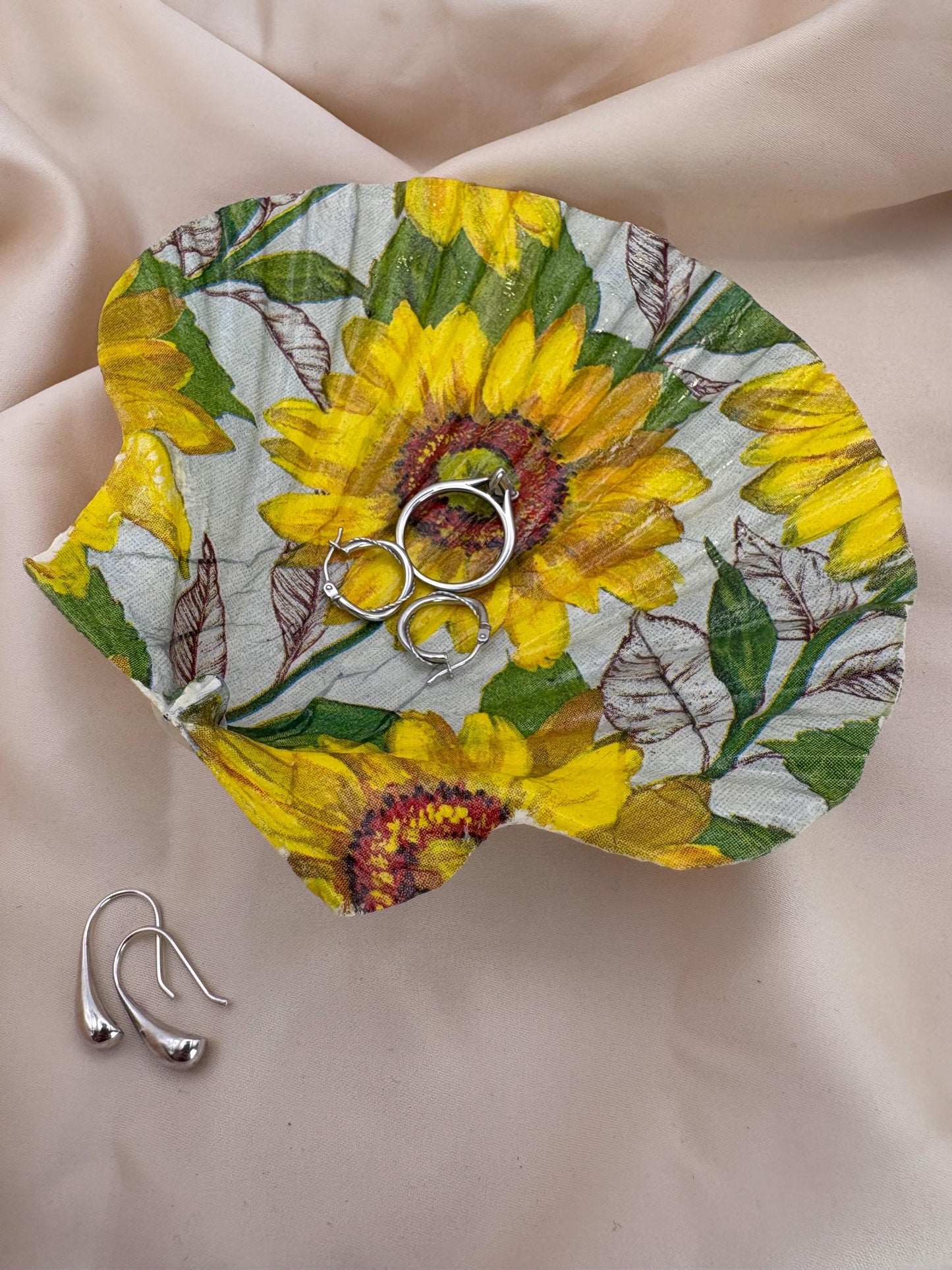 Sunflower Scallop Trinket Shell - Yellow