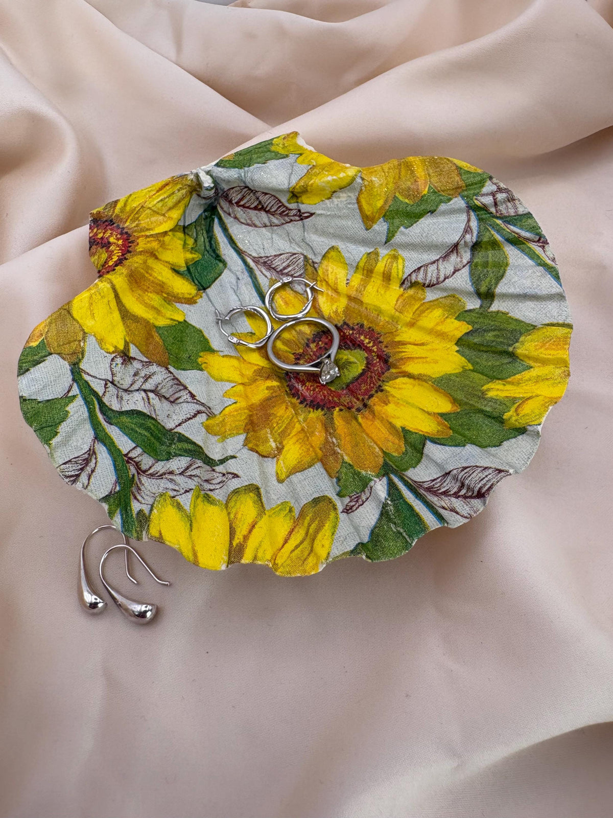 Sunflower Scallop Trinket Shell - Yellow