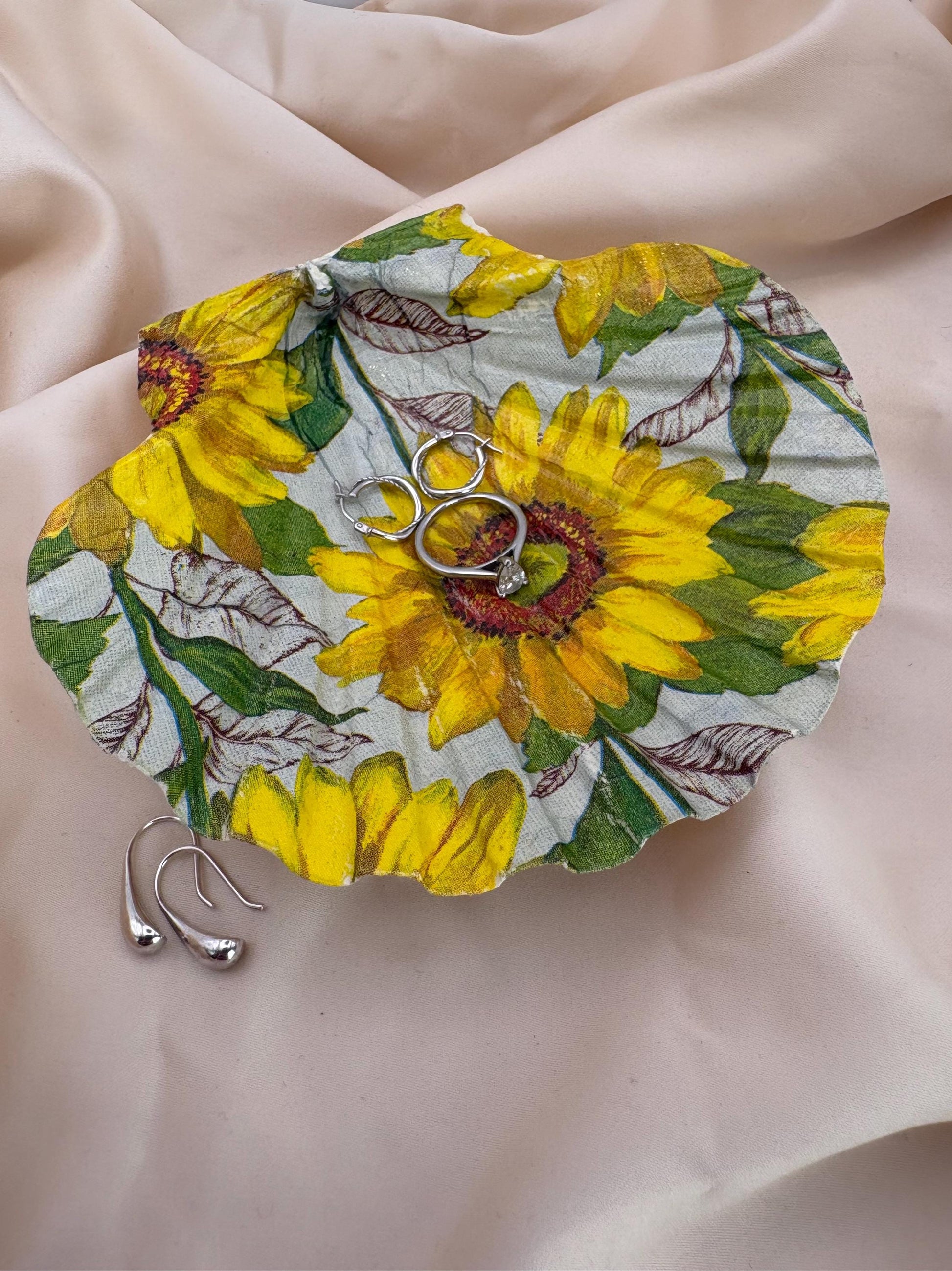 Sunflower Scallop Trinket Shell - Yellow
