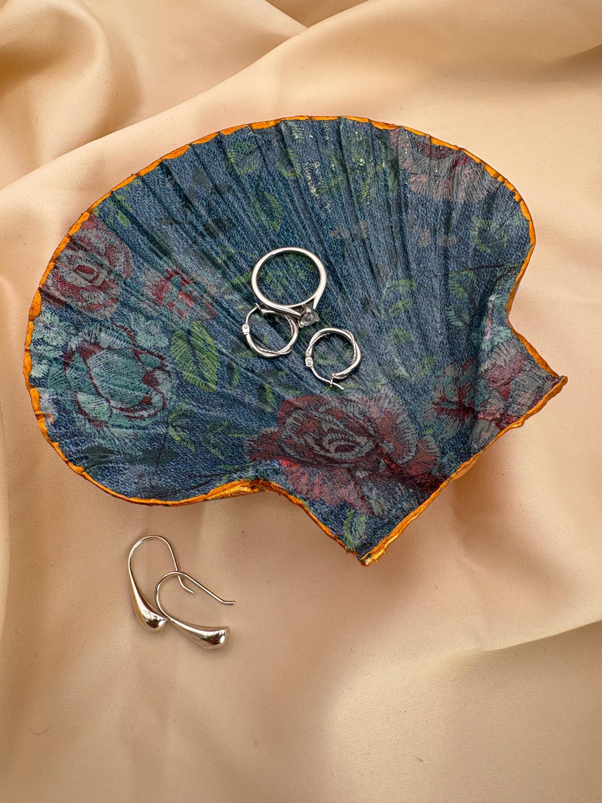 Floral Rose Scallop Trinket Shell - Trinket Dish - Ring Holder