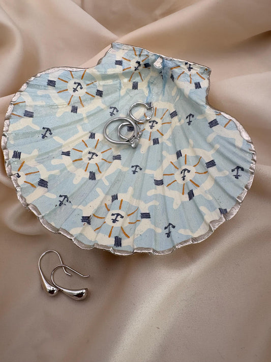 Decoupaged Scallop Shell Trinket Dish – Blue White Nautical Ring Holder