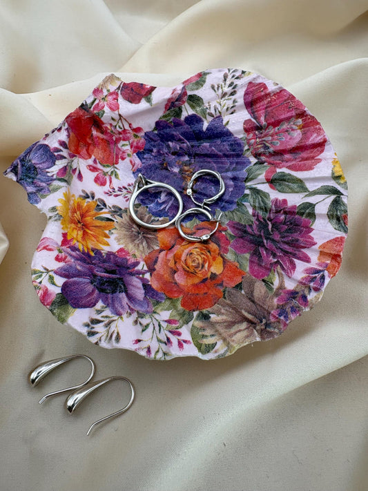 Floral Scallop Shell Ring Dish – Decoupaged Trinket Holder with Pearl Feet