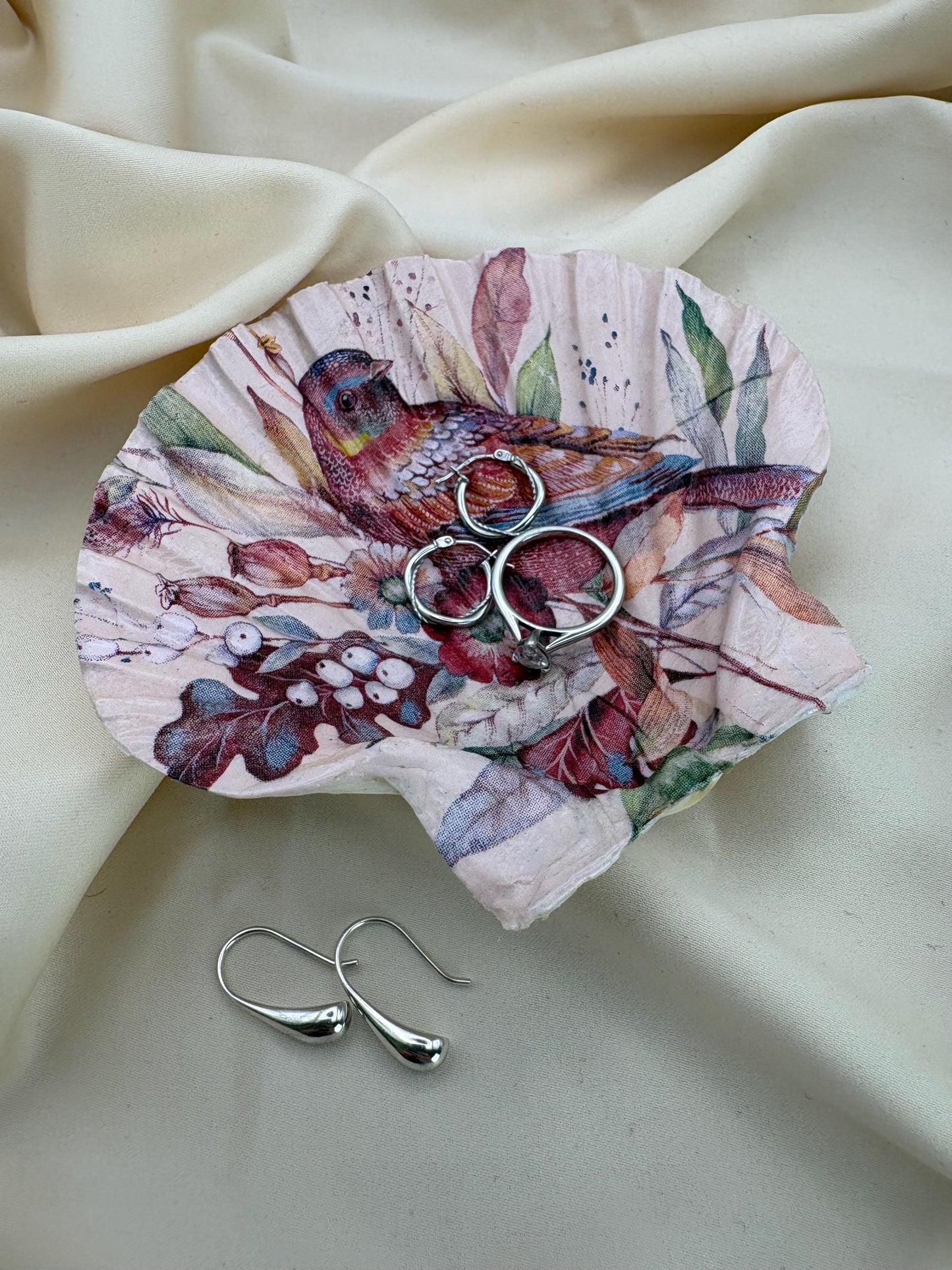 Decoupaged Scallop Shell Ring Dish – Bird Floral Design, Pearl Feet - Bird Lover Gift
