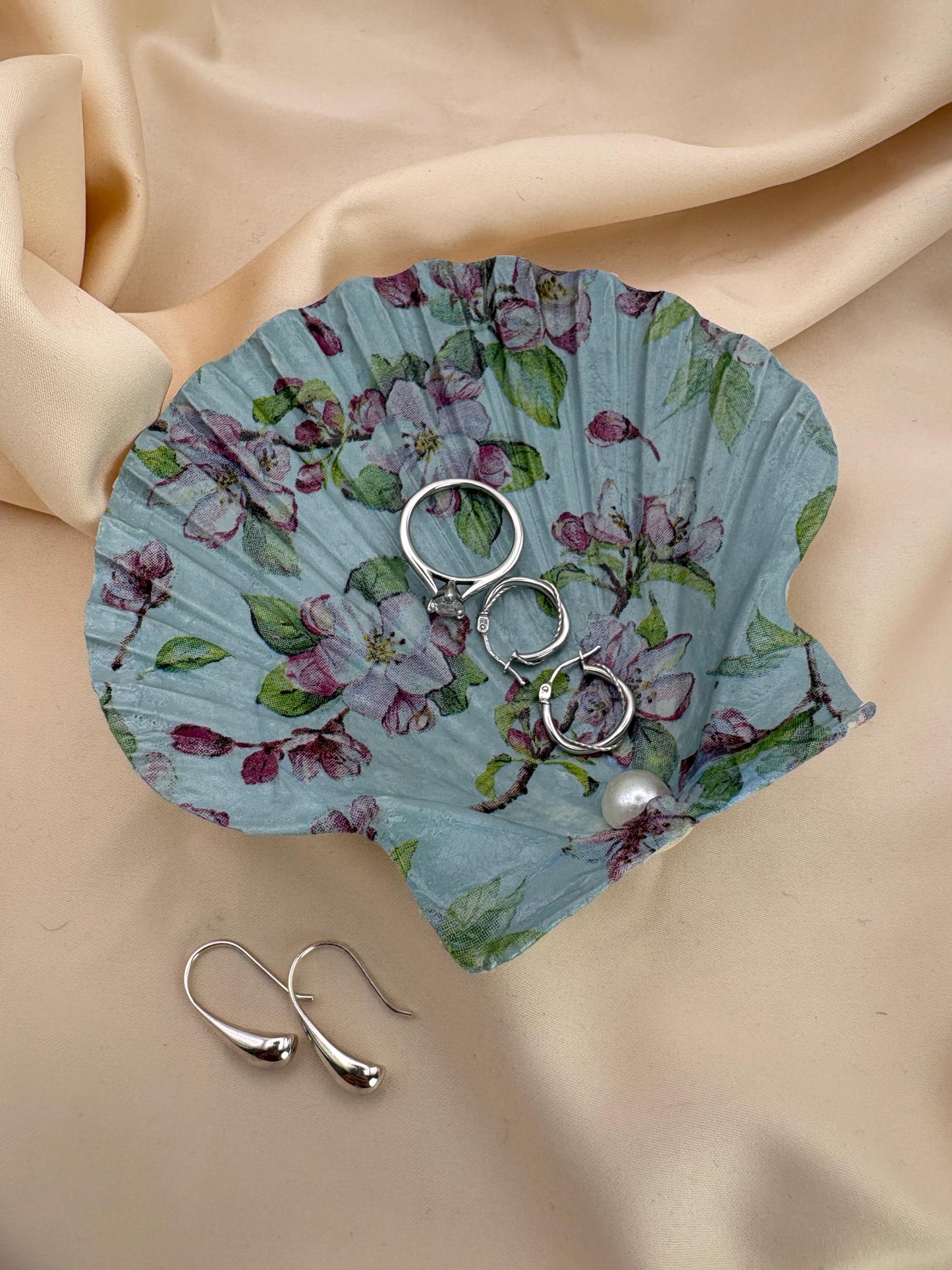 Floral Scallop Trinket Shell Ring Dish - Blue and Pink