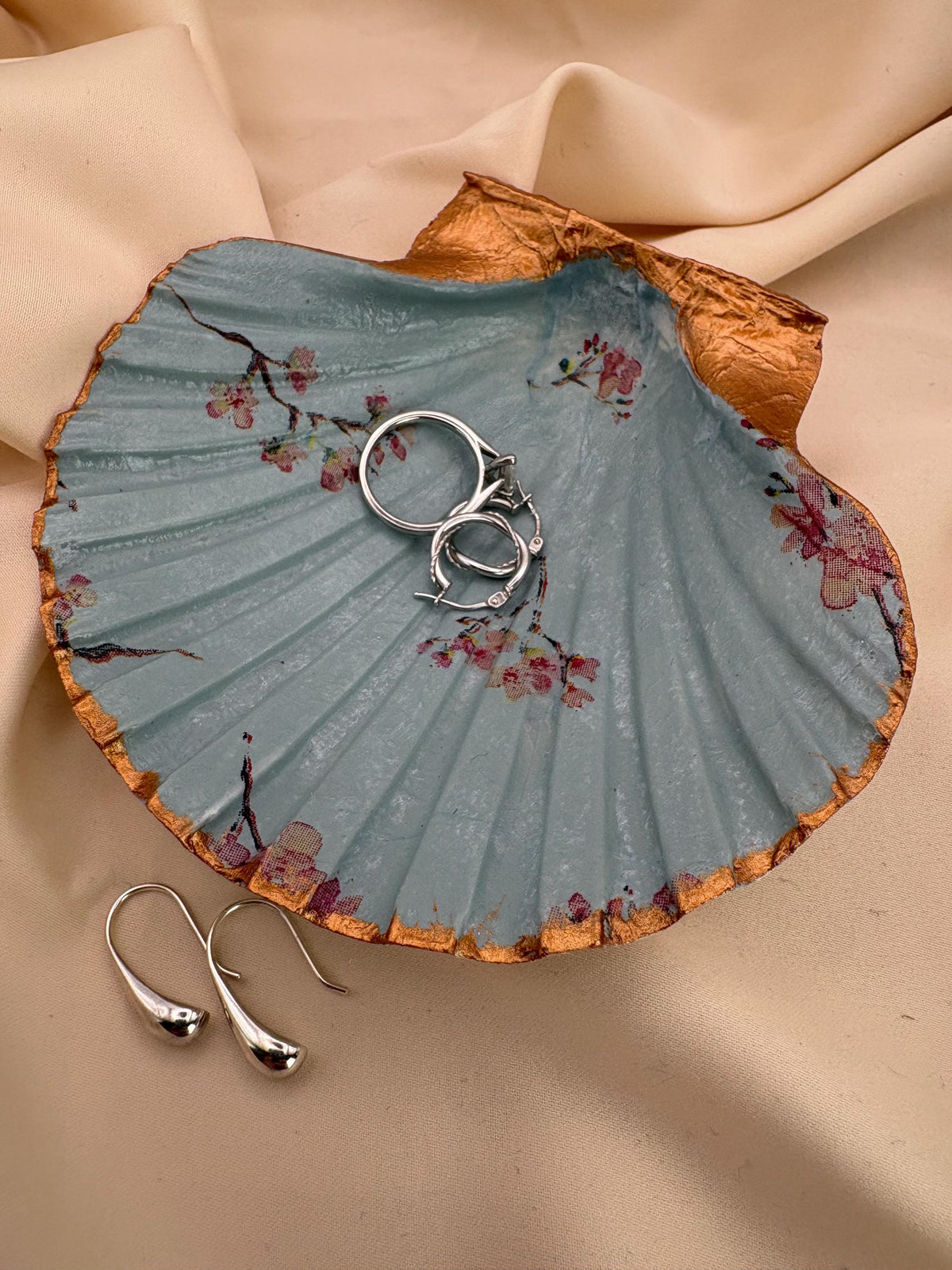 Floral Scallop Trinket Shell Ring Dish - Blue/Gold