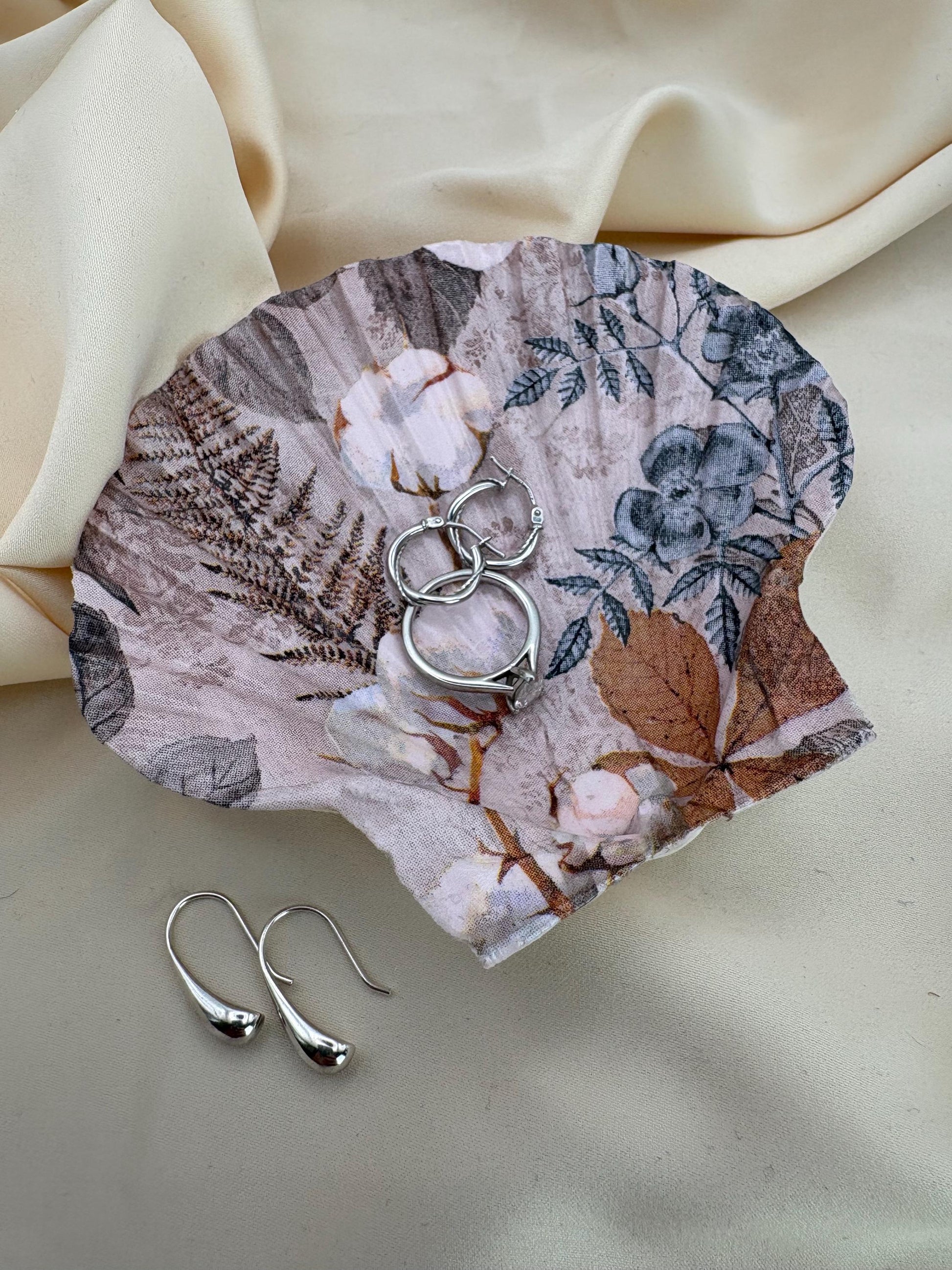 Decoupaged Scallop Shell Ring Dish – Autumn Floral Trinket Holder